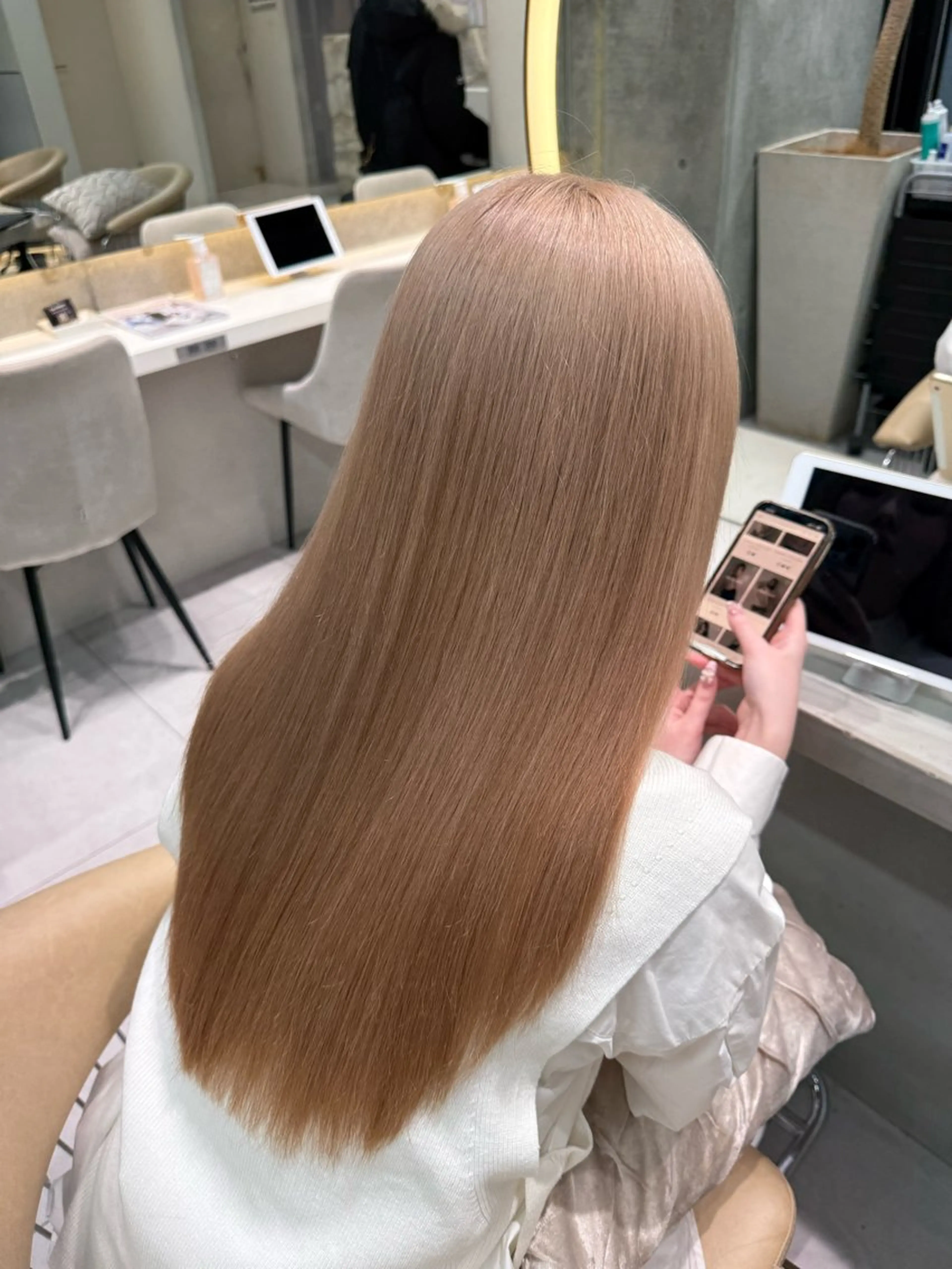 カラー ベージュカラー ブリーチ ダブルカラー ハイトーンカラー ミルクティーベージュ ヘアカラー あ い か 🎀 レイヤーカットのヘアスタイル