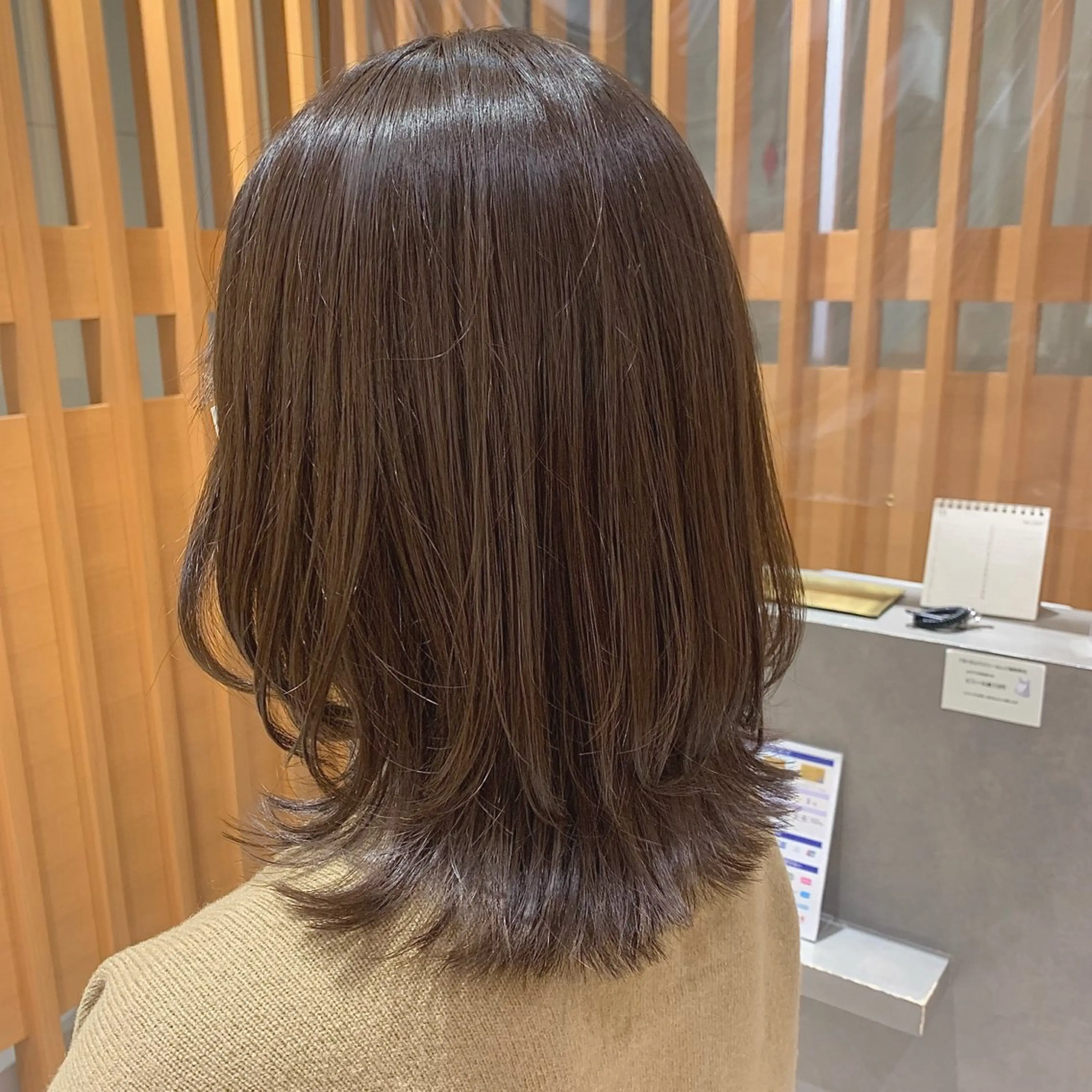 ミディアム 中島 愛のヘアスタイル