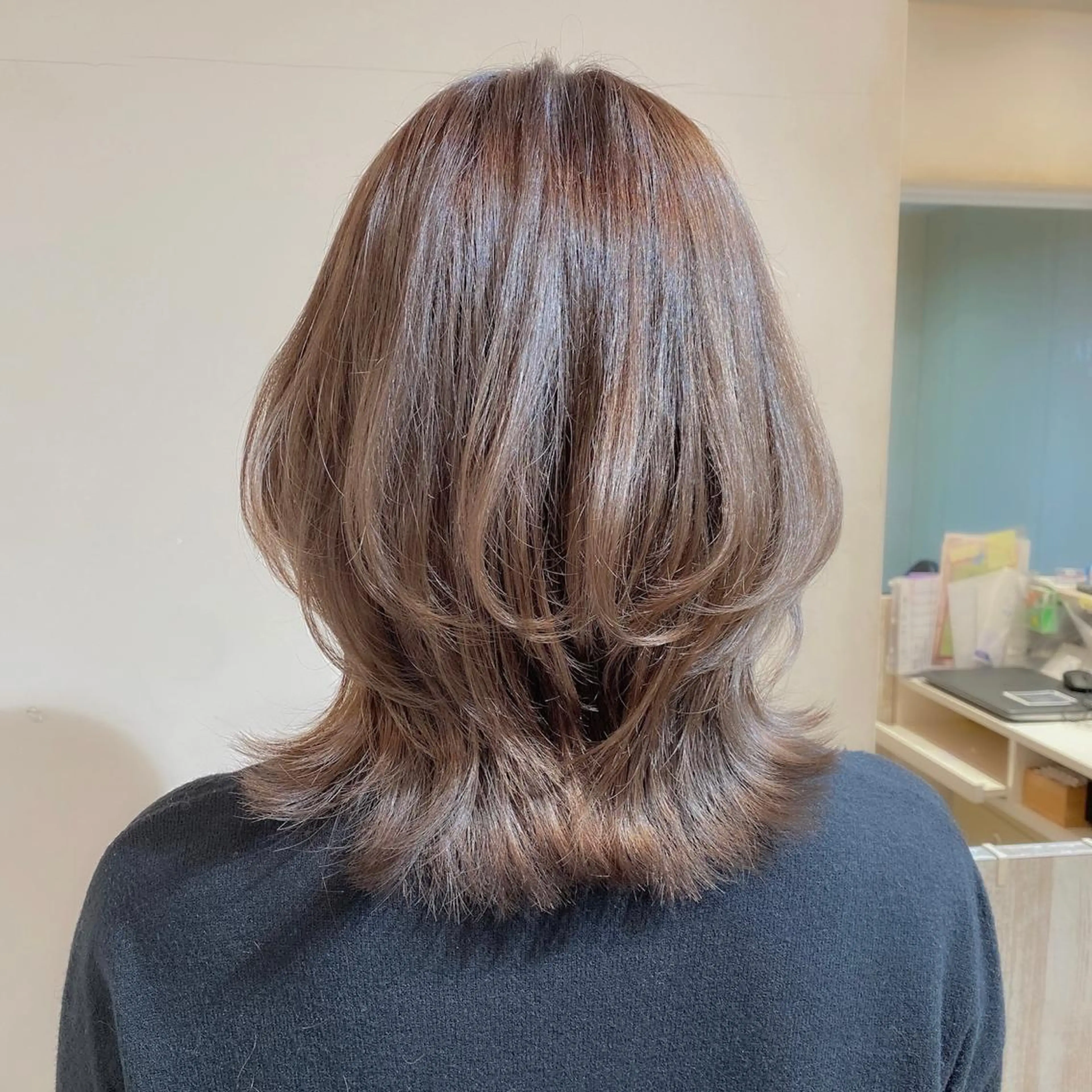 ミディアム カラー カット ヘアカラー トリートメント 顔まわりカット🌟 くびれヘア/寺門遥輝のヘアスタイル