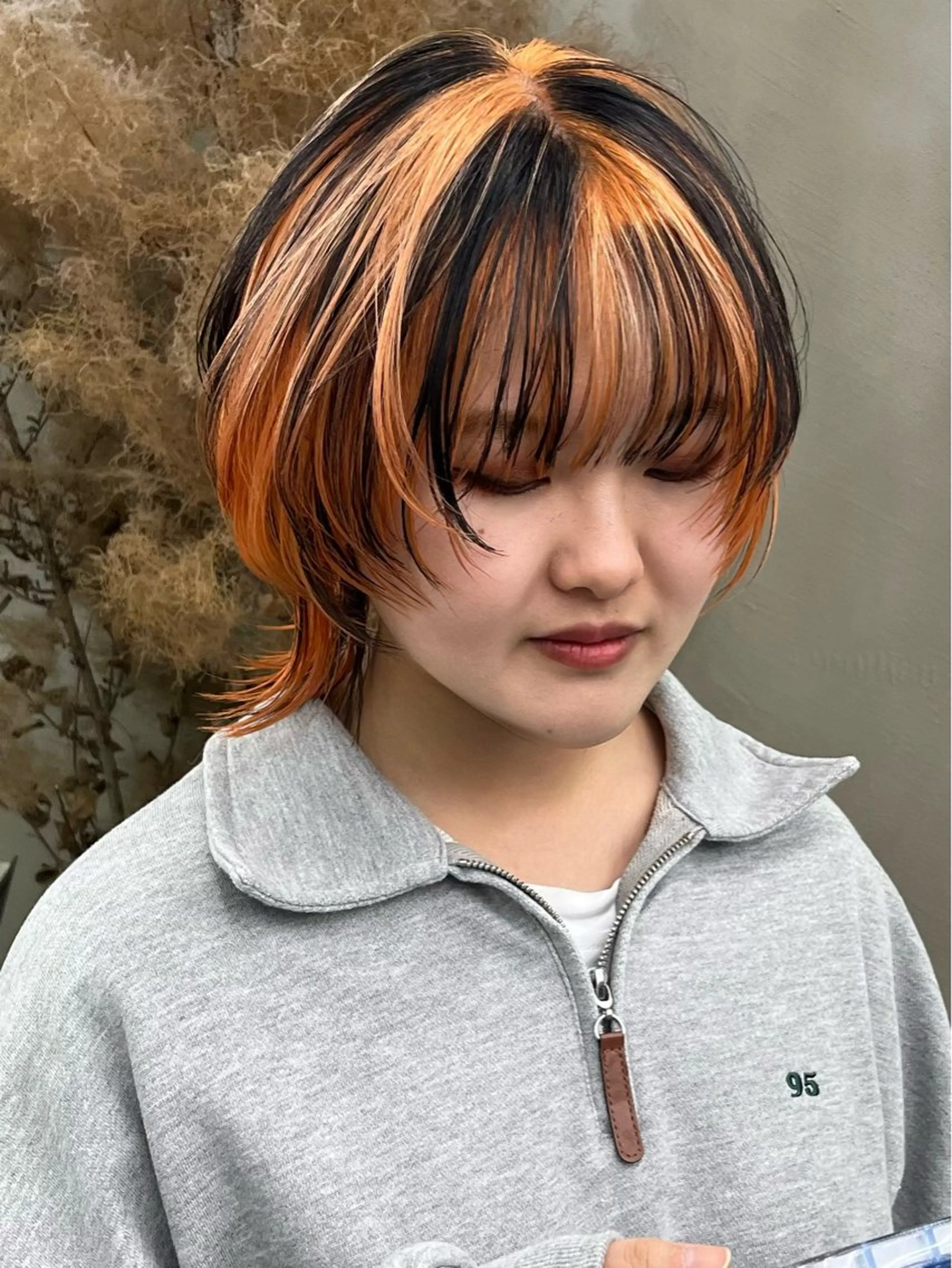 ミディアム カラー イツク ⚡️ ルーツ/ハイトーンのヘアスタイル