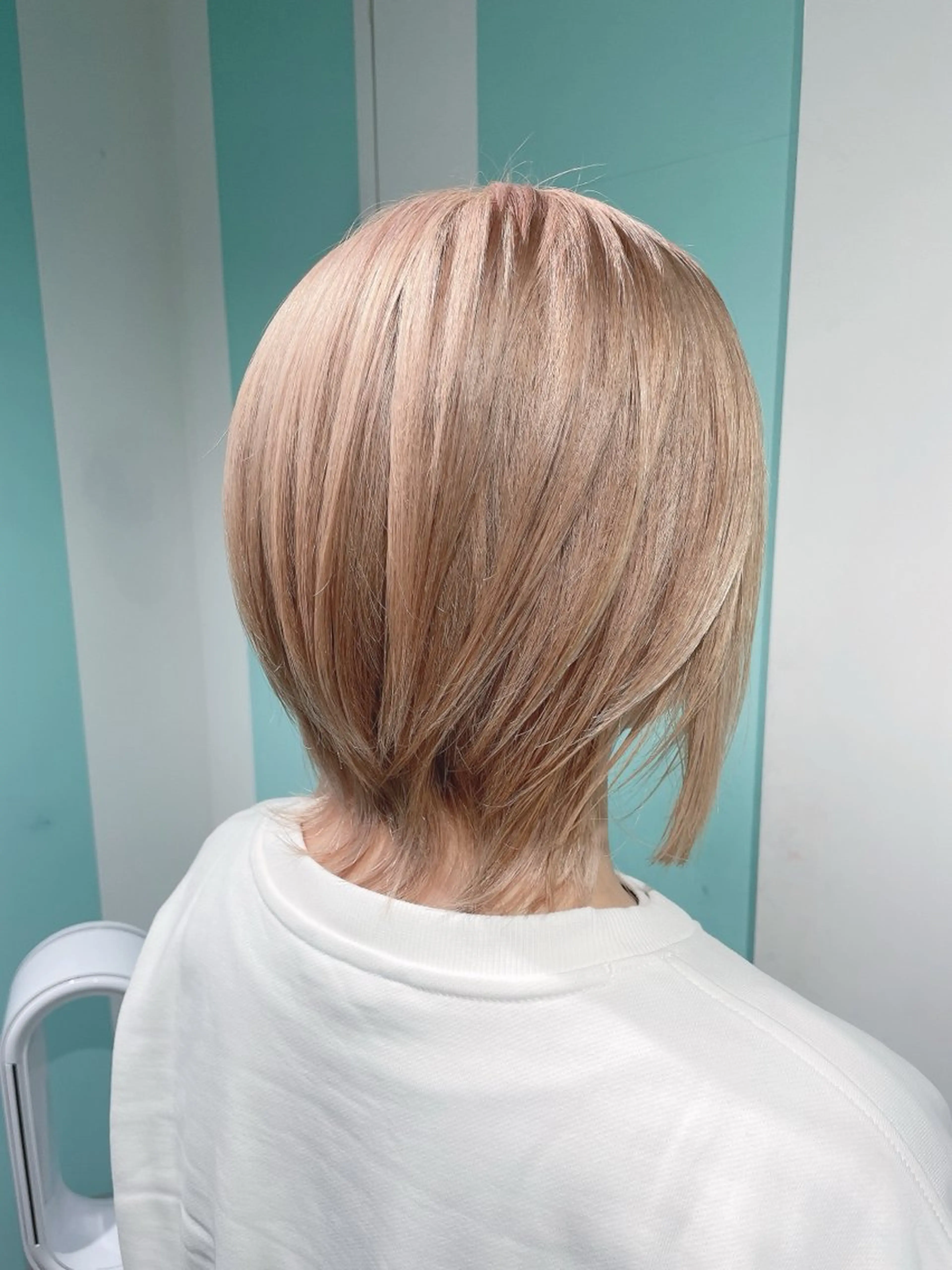 ショート ヘアカラー 原 千景のヘアスタイル