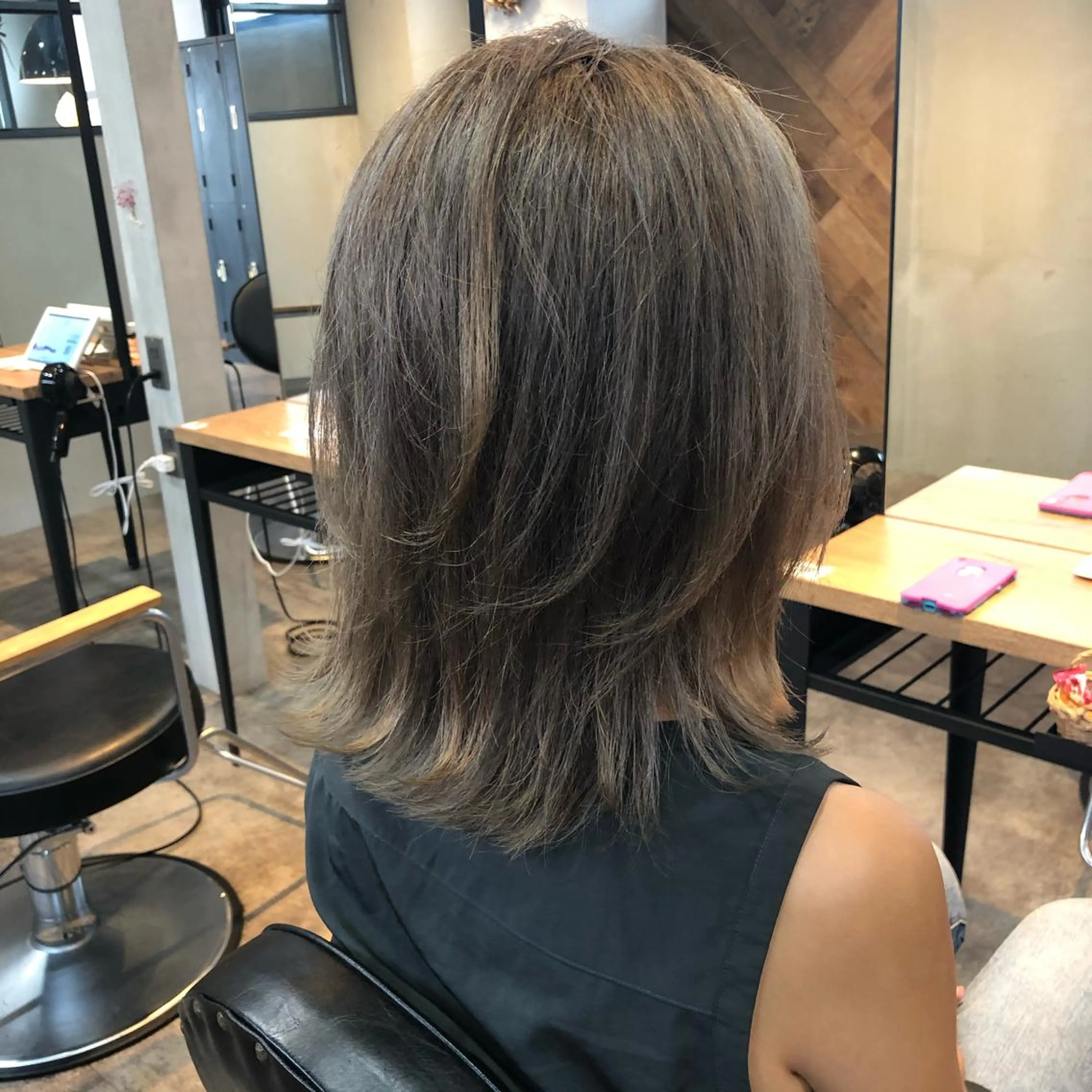 ミディアム カラー ブリーチ カット ヘアカラー トリートメント トップスタイリスト 🧸中島梨穂🧸のヘアスタイル