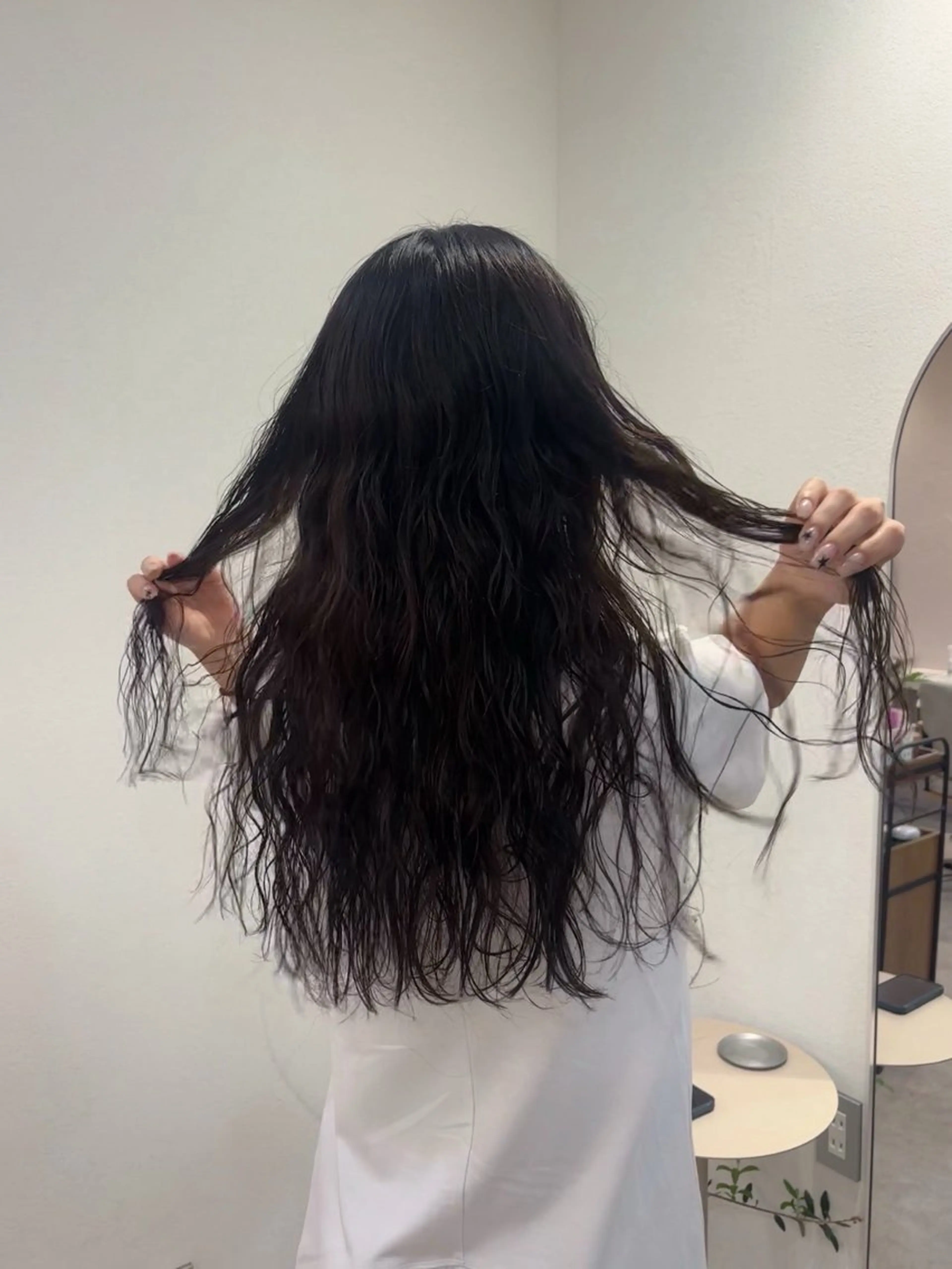 ロング パーマ ヘアアレンジ anna/ラフパーマ /くすみベージュのヘアスタイル