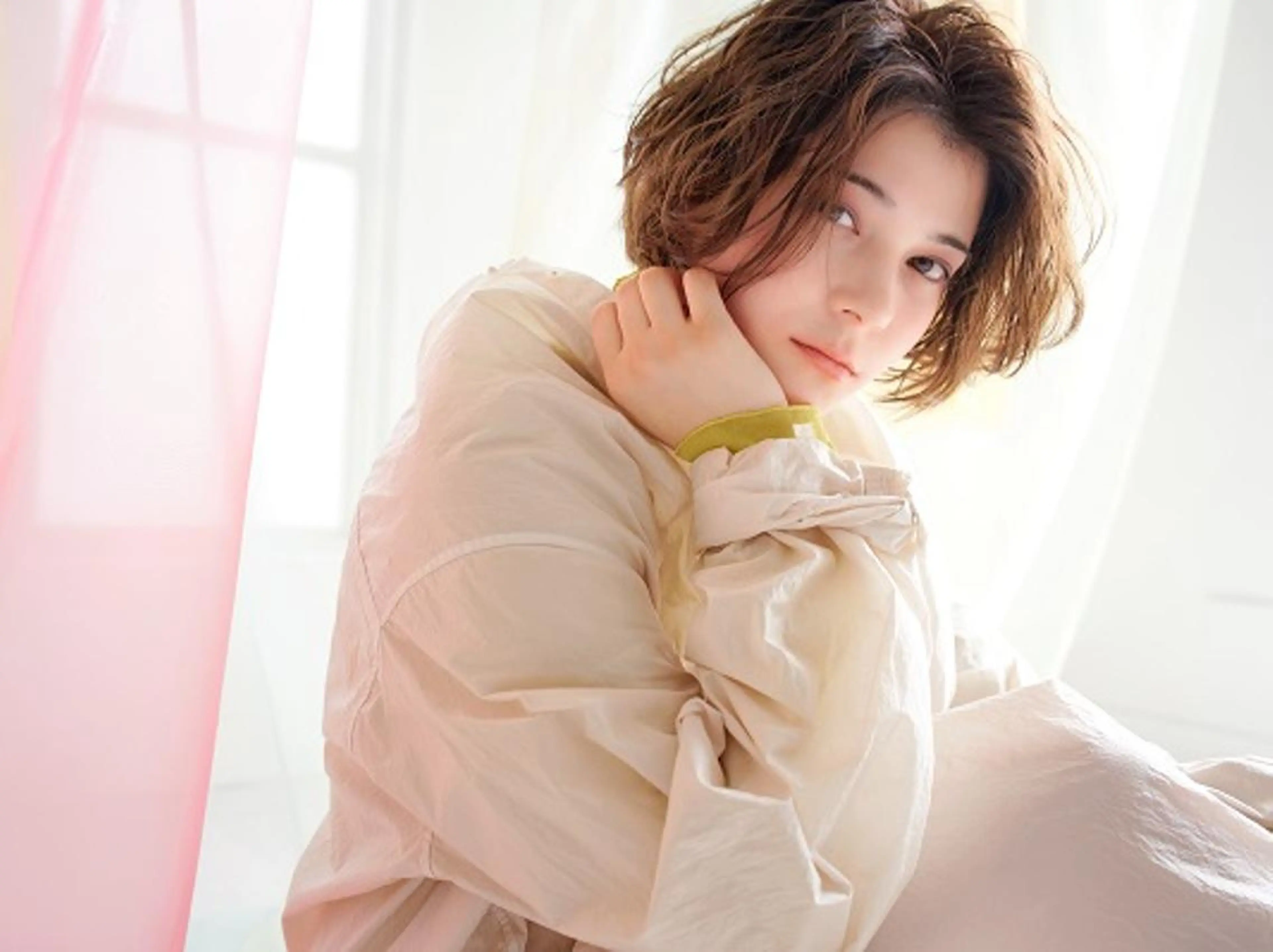 ミディアム カラー パーマ ヘアアレンジ アディクシーカラー アッシュ バレイヤージュ ベージュカラー ブリーチ newi grande 横浜店のヘアスタイル