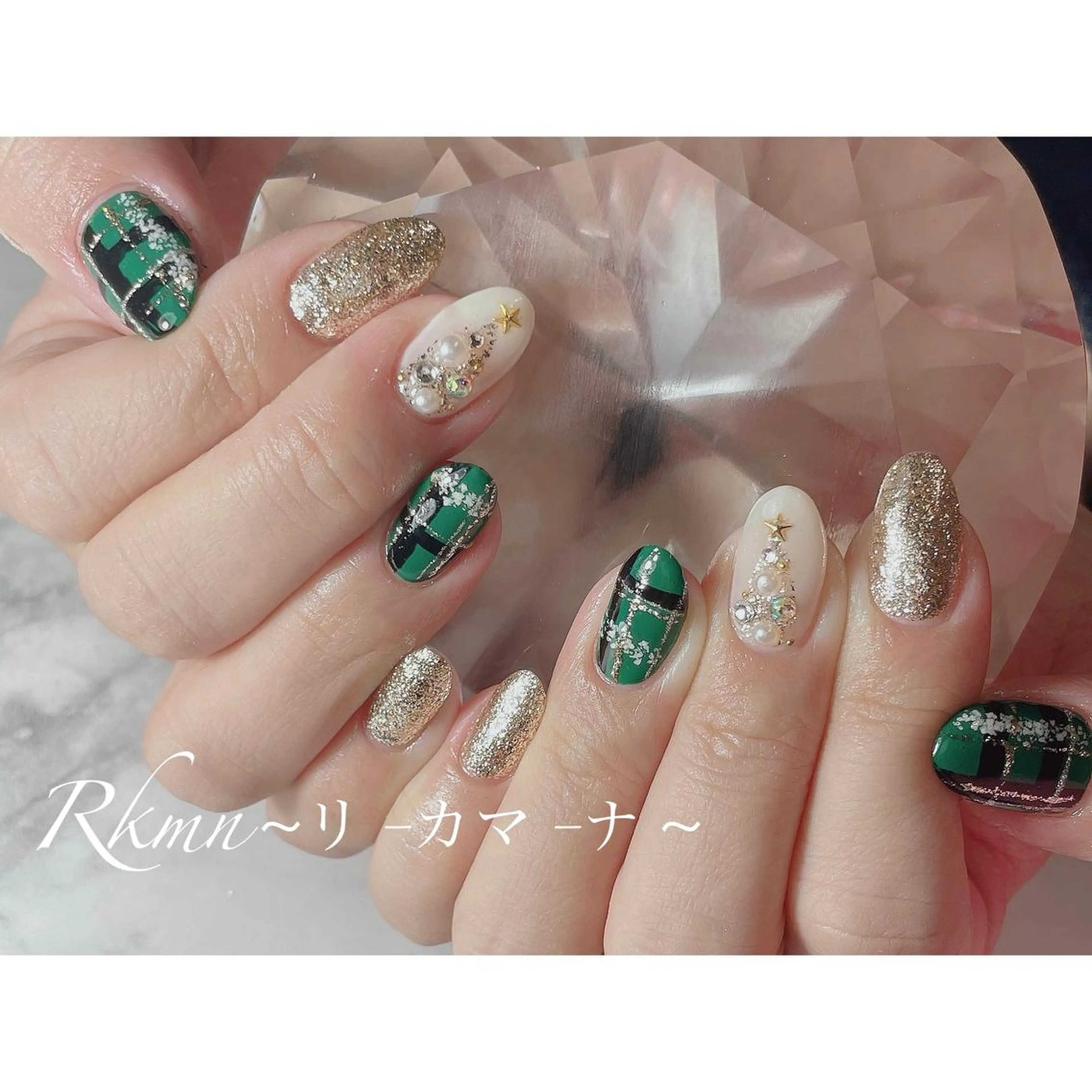 ネイル アートネイル グリーン キラキラネイル ラメ(グリッター) 春ネイル ハンドネイル フットネイル ハンドケア Rkmn ~リ-カマ-ナ~のネイルデザイン