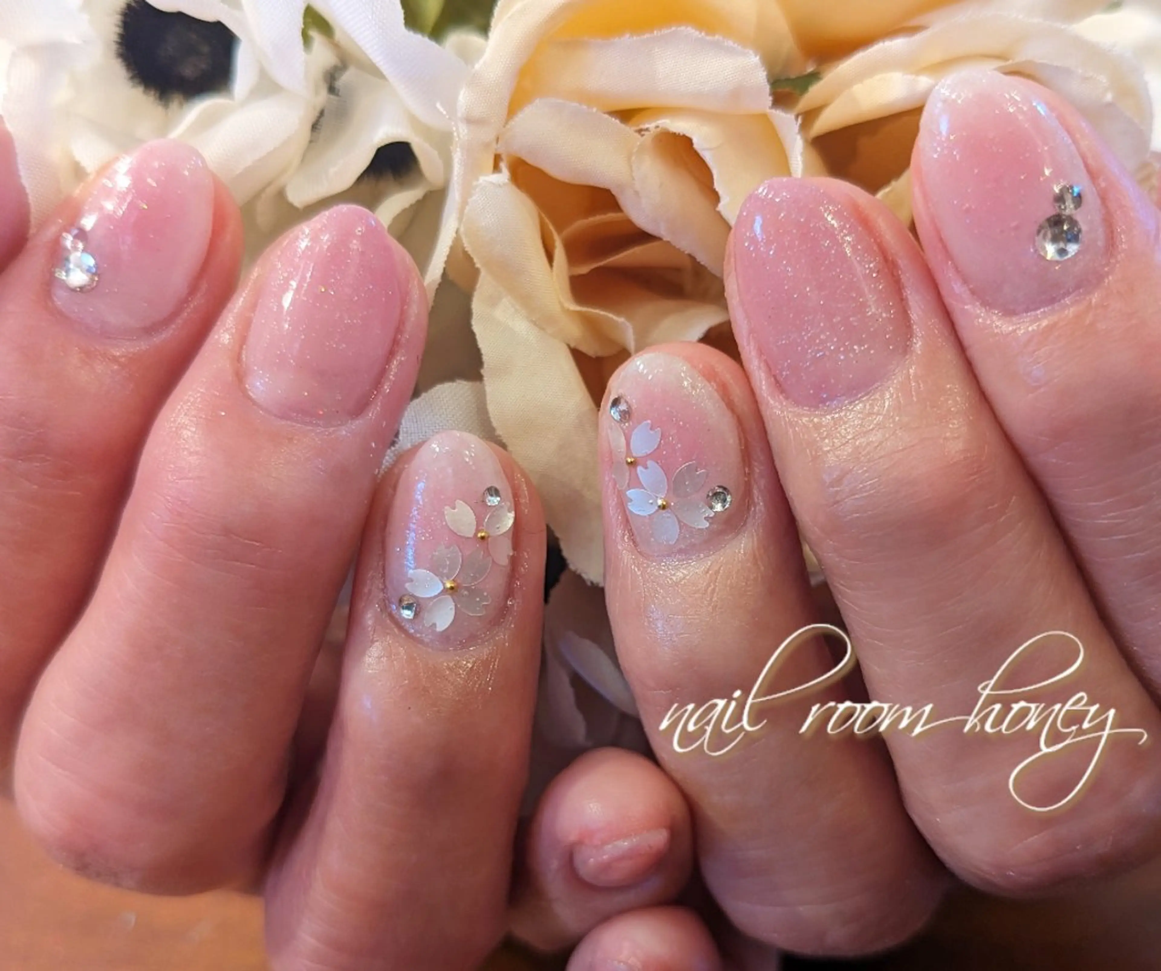ネイル チークネイル 桜ネイル ピンク 春ネイル nail room  honeyのネイルデザイン