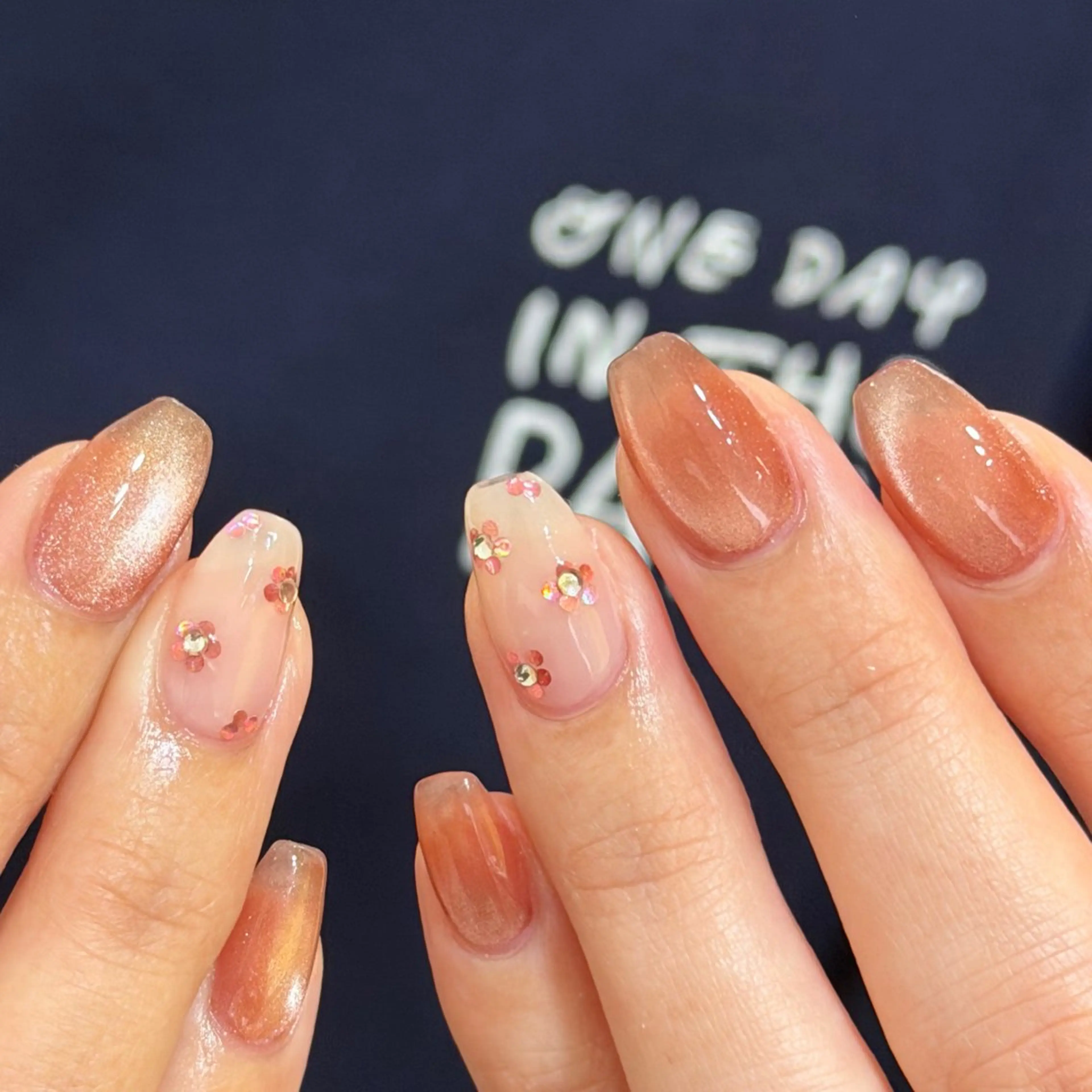 ネイル ドット フラワーネイル ハンドネイル tamaki araiのネイルデザイン