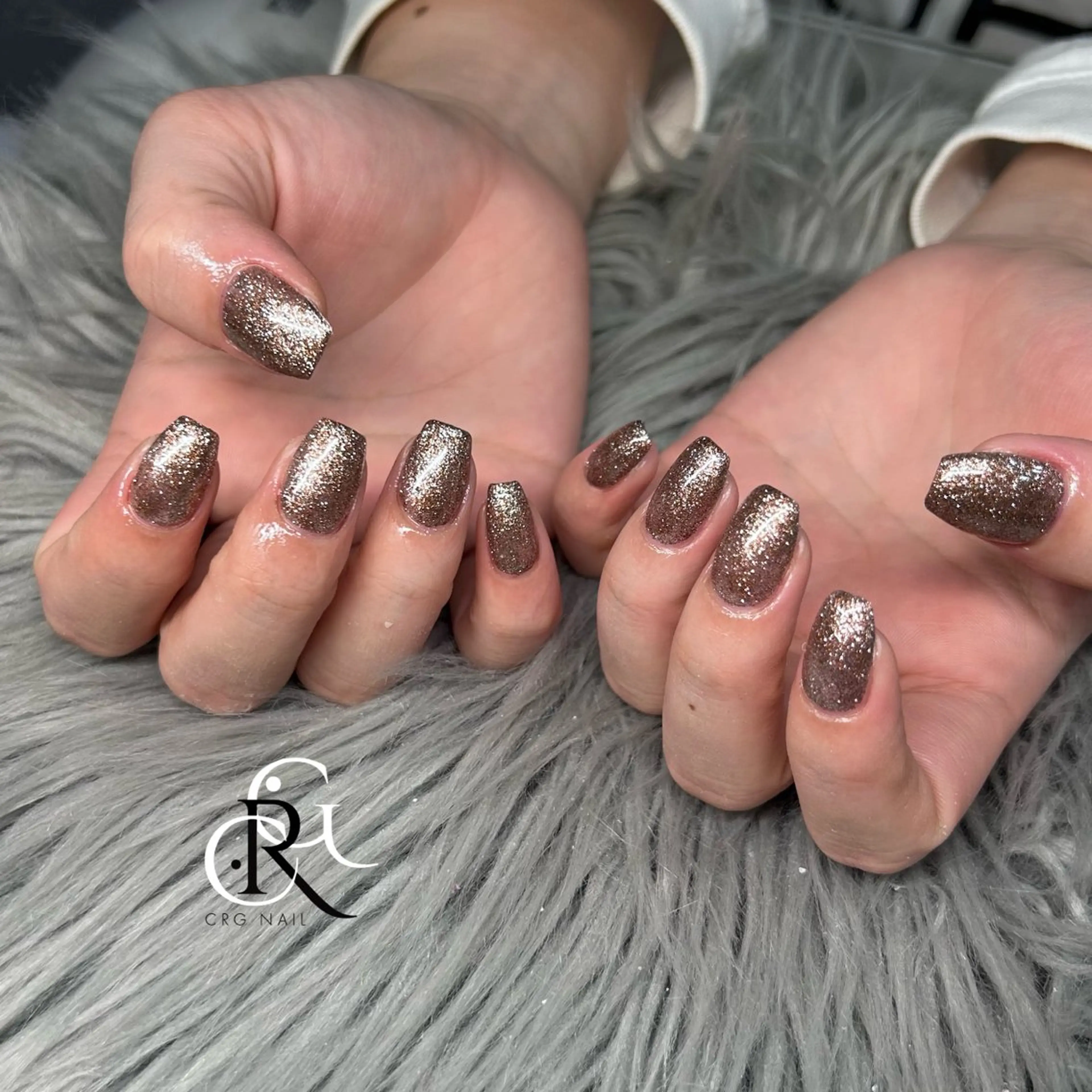 ミディアム ハンドネイル 美フォルムスカルプ RENAのネイルデザイン