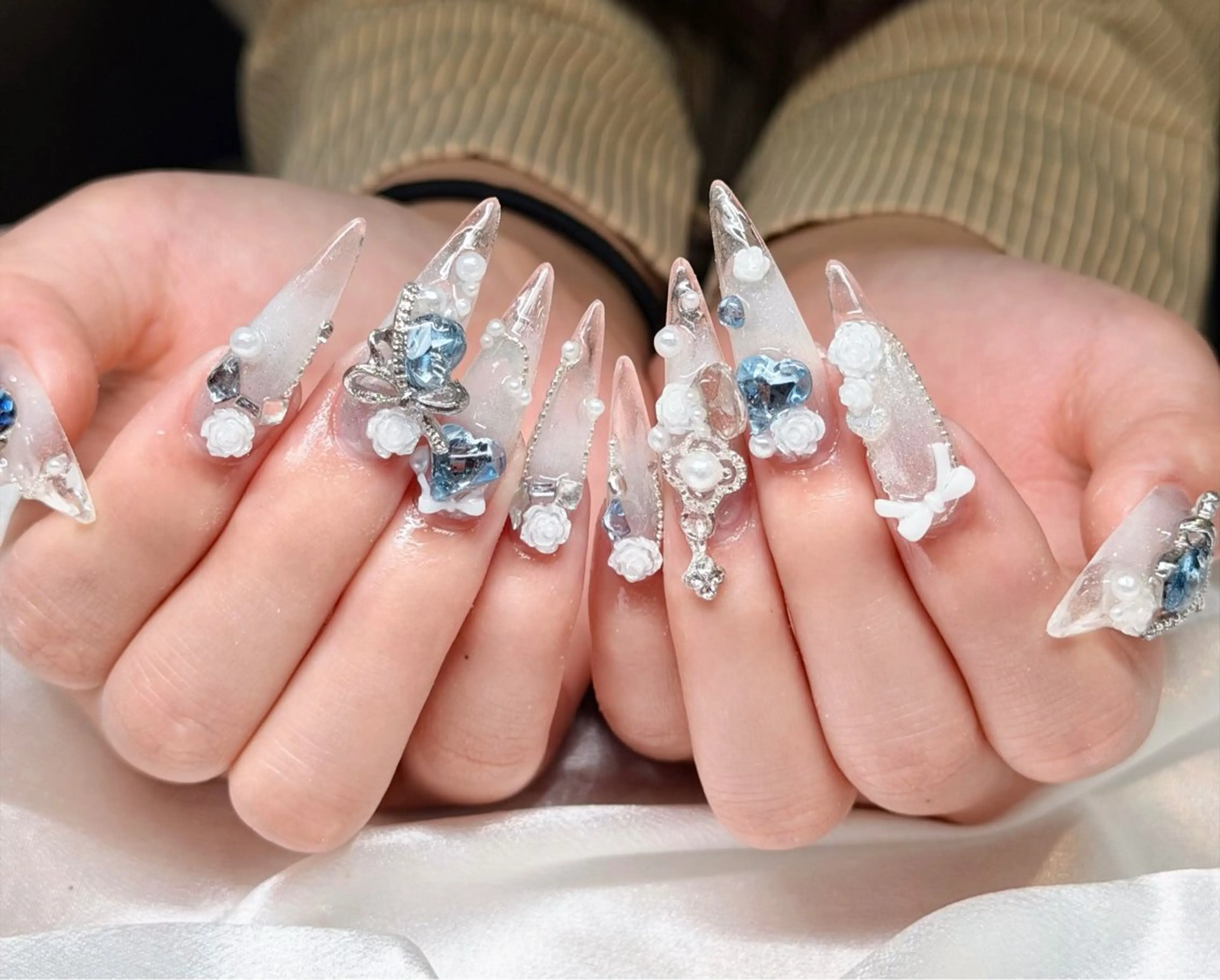 ネイル オーロラネイル ブルー チークネイル フットネイル フレンチネイル ハンドネイル REI NAのネイルデザイン