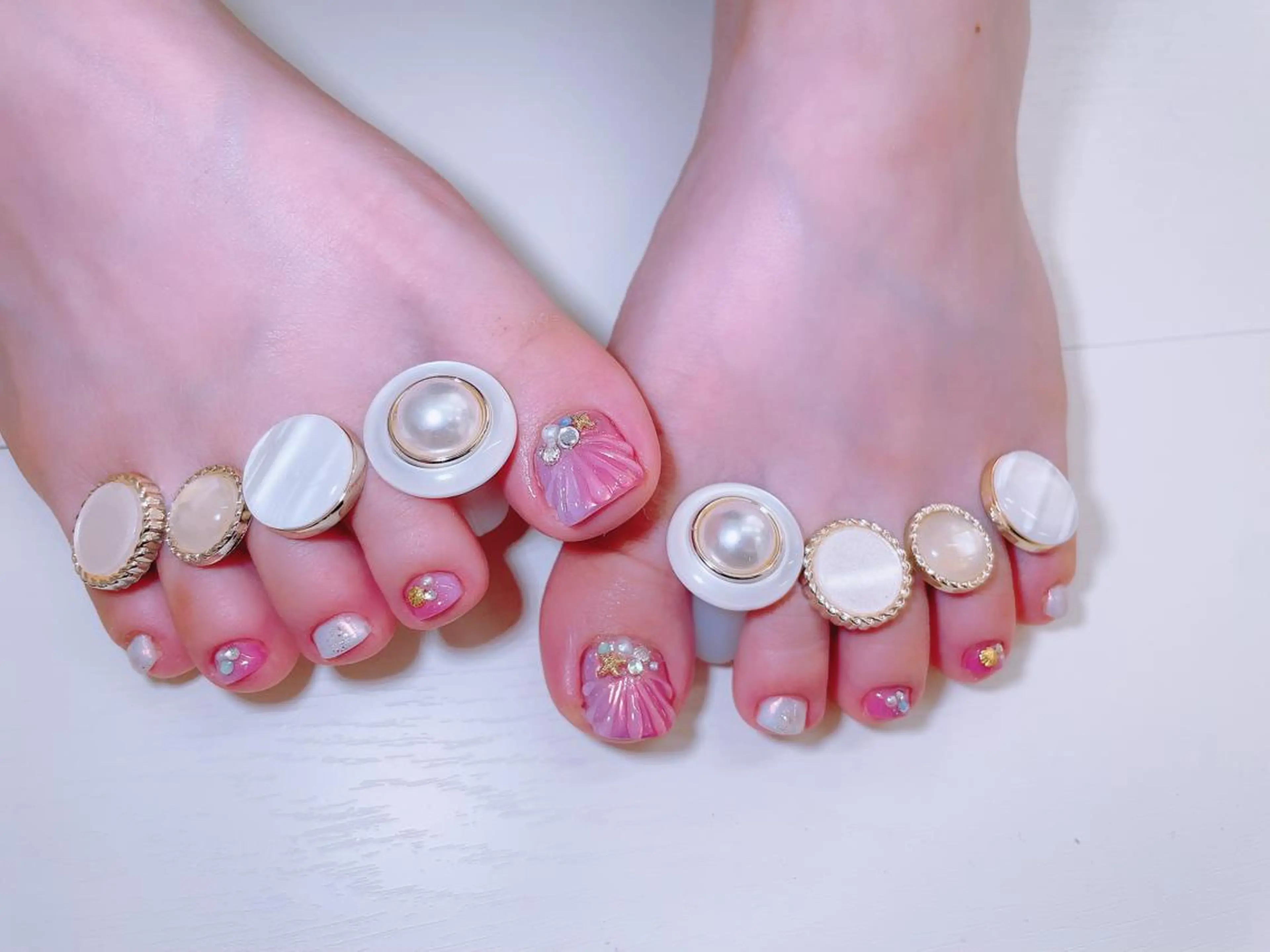 ネイル フットネイル ジェルネイル グラデーション ハードジェル キラキラネイル Lilas Nailのネイルデザイン
