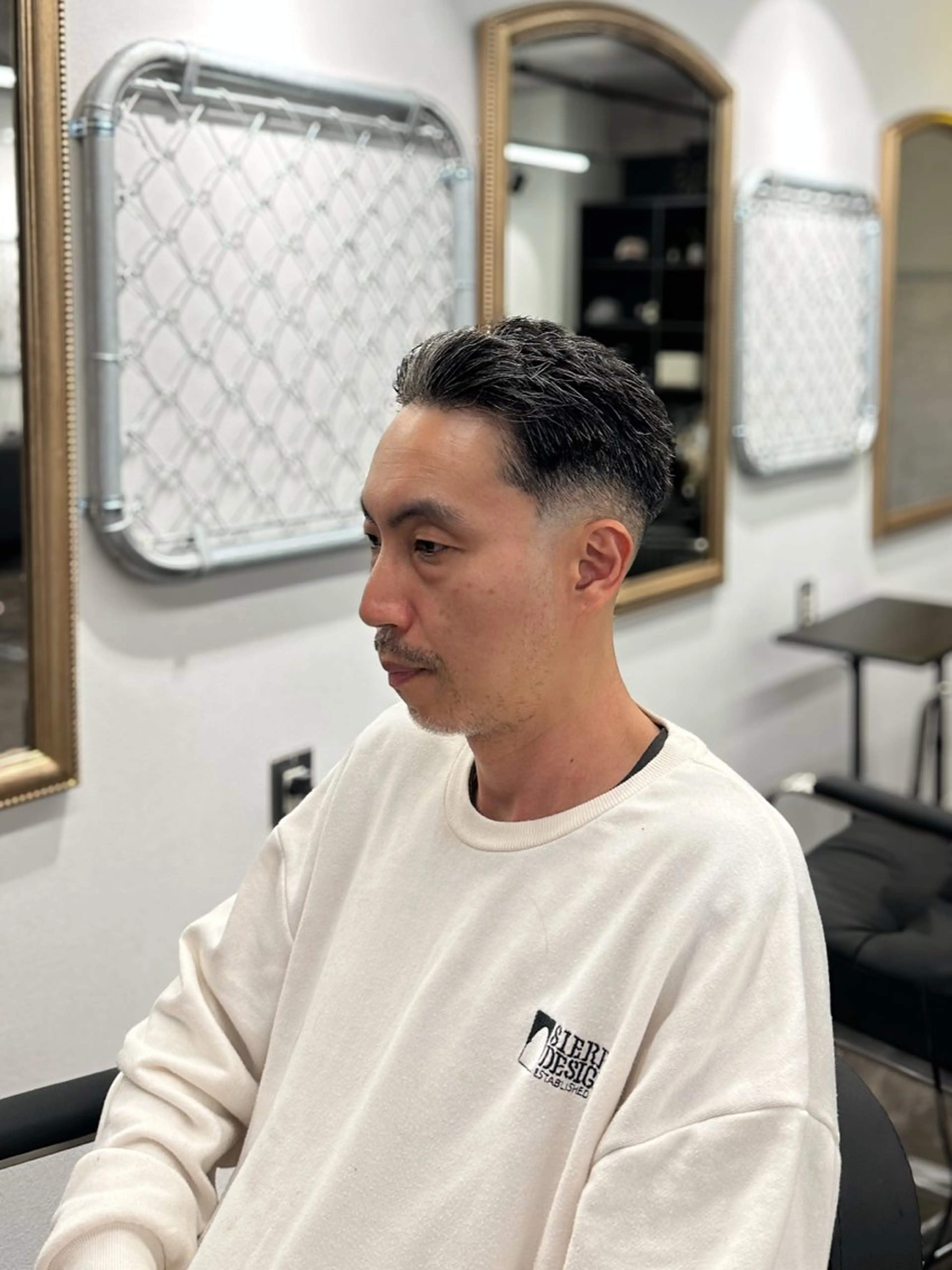 メンズ フェードカット スキンフェード 刈り上げ 小泉 慶英のヘアスタイル