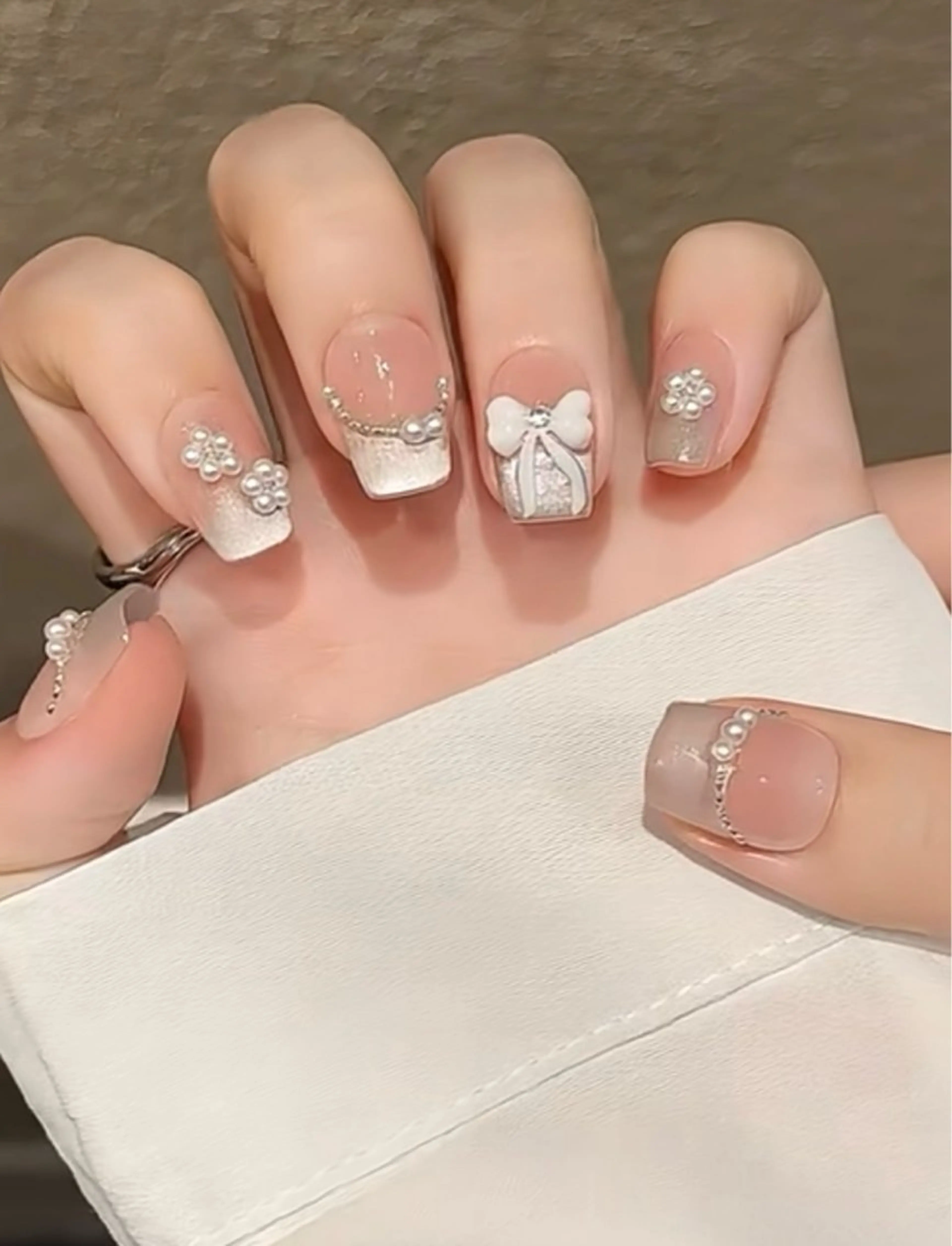 🎀🉐チッブ長さ出し+パーツ２個🎀🉐フレンチの写真