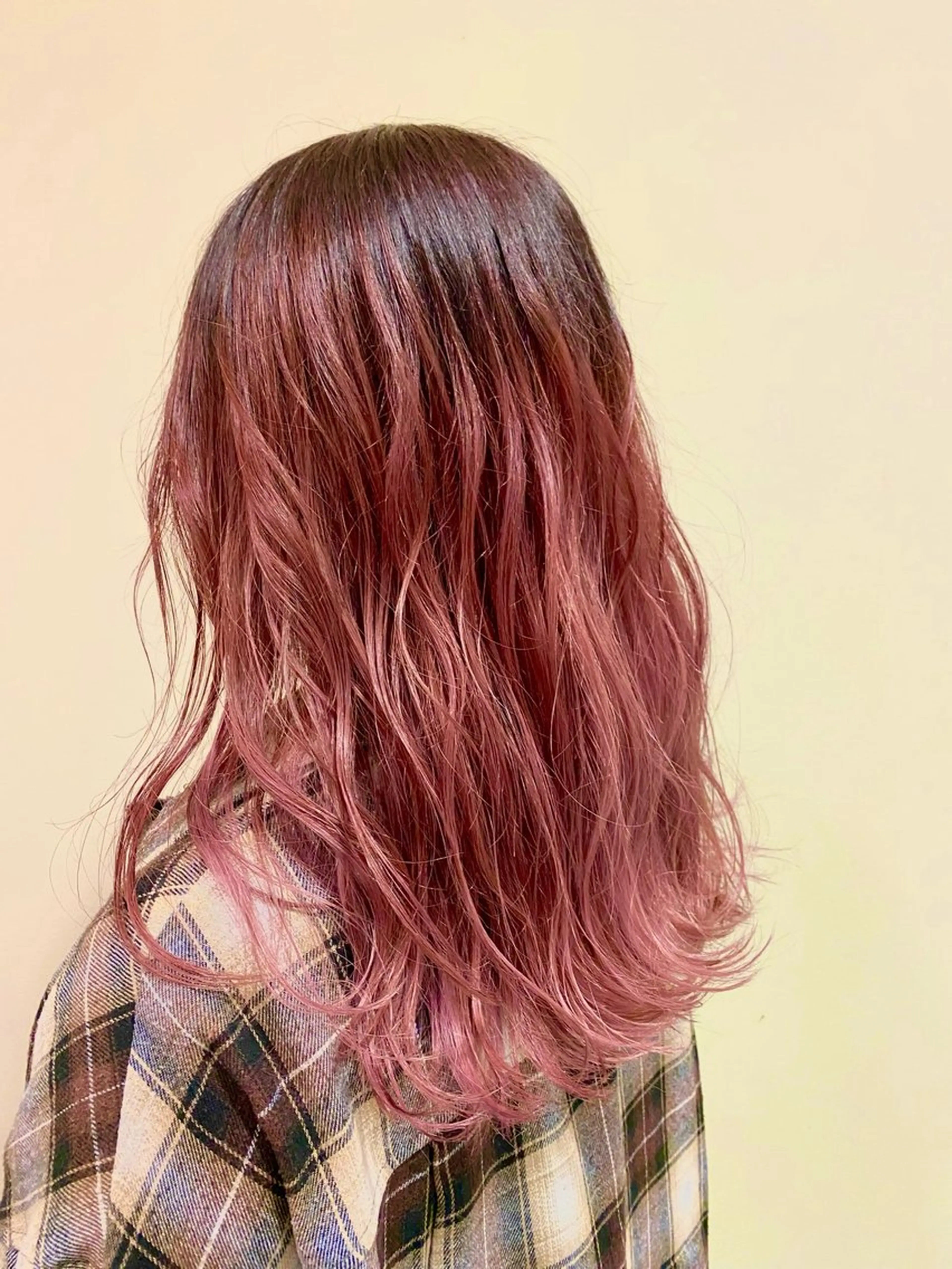 カラー AIconic nagoya所属・縮毛矯正/ レイヤー/ミディアムのヘアスタイル