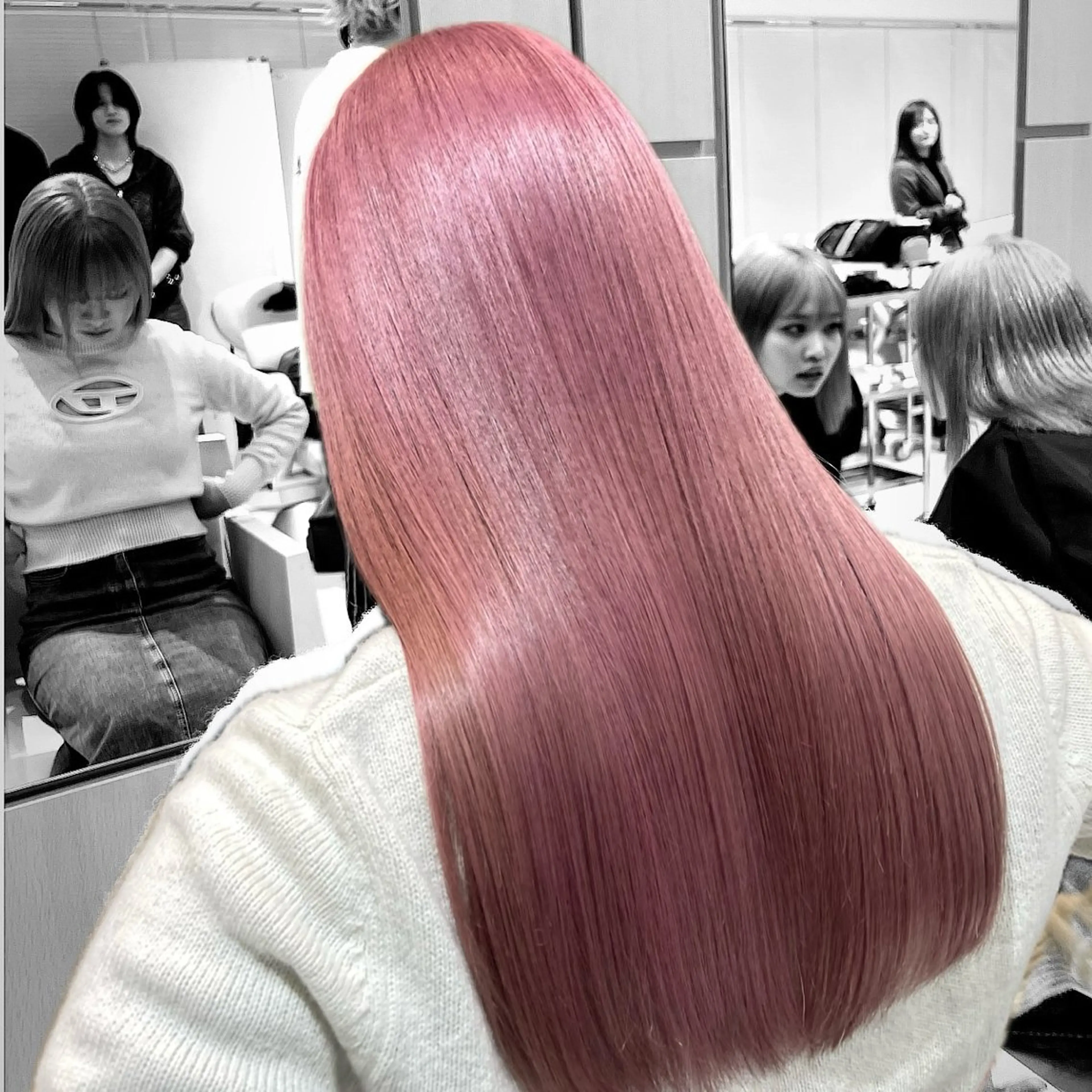 セミロング カラー ブリーチ ダブルカラー ピンクカラー 縮毛・酸性ストレート 特化のヘアスタイル