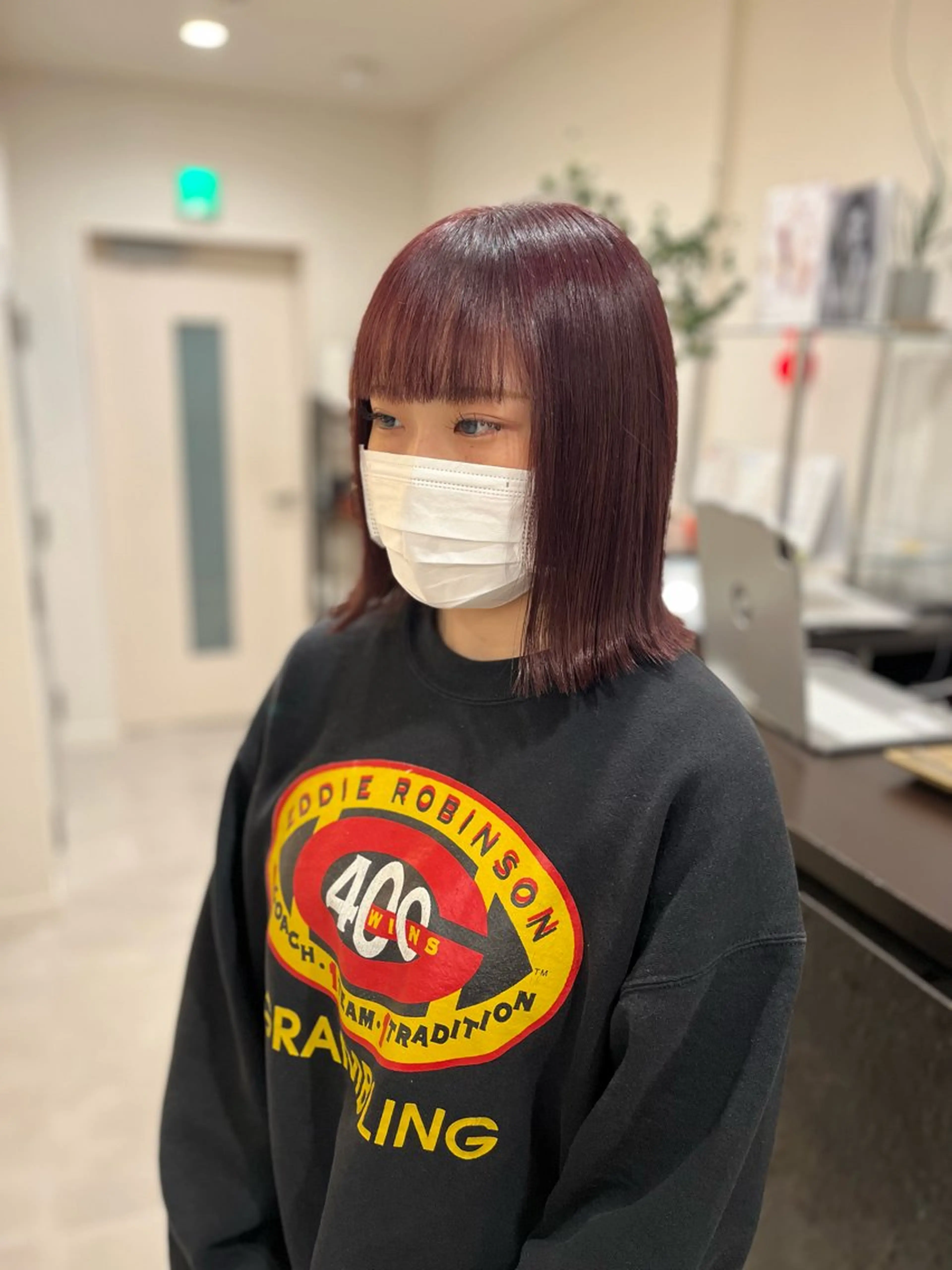 ミディアム カラー ブリーチ ボルドーカラー ラベンダーカラー 🎀ゆな🎀ブリーチ /ショートウルフのヘアスタイル