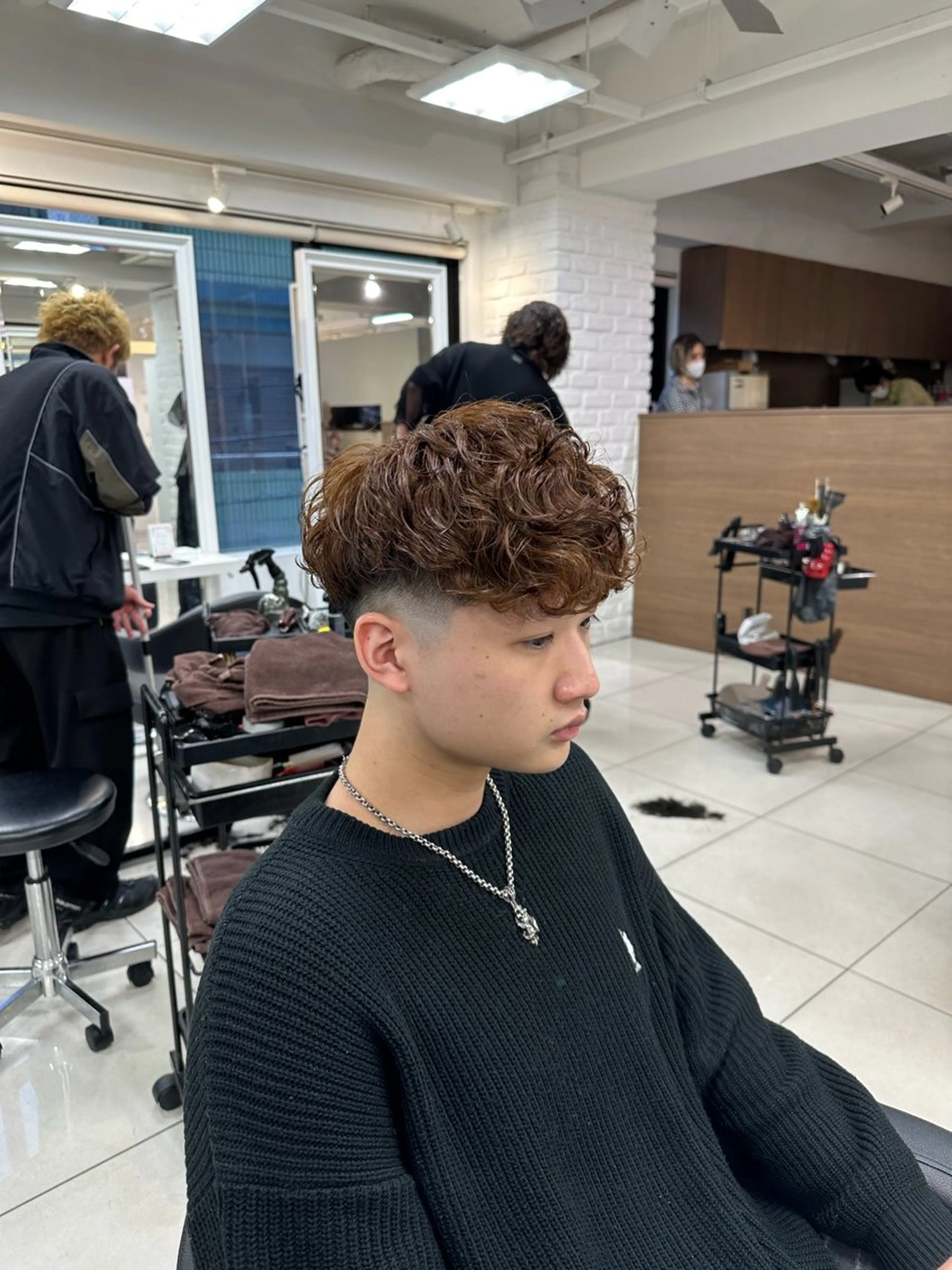 ショート カラー パーマ メンズ スペインカール ブラウンカラー 外国人風カラー カット ヘアカラー パーマ トリートメント フェザーパーマ職人 🪶ryosukeのヘアスタイル