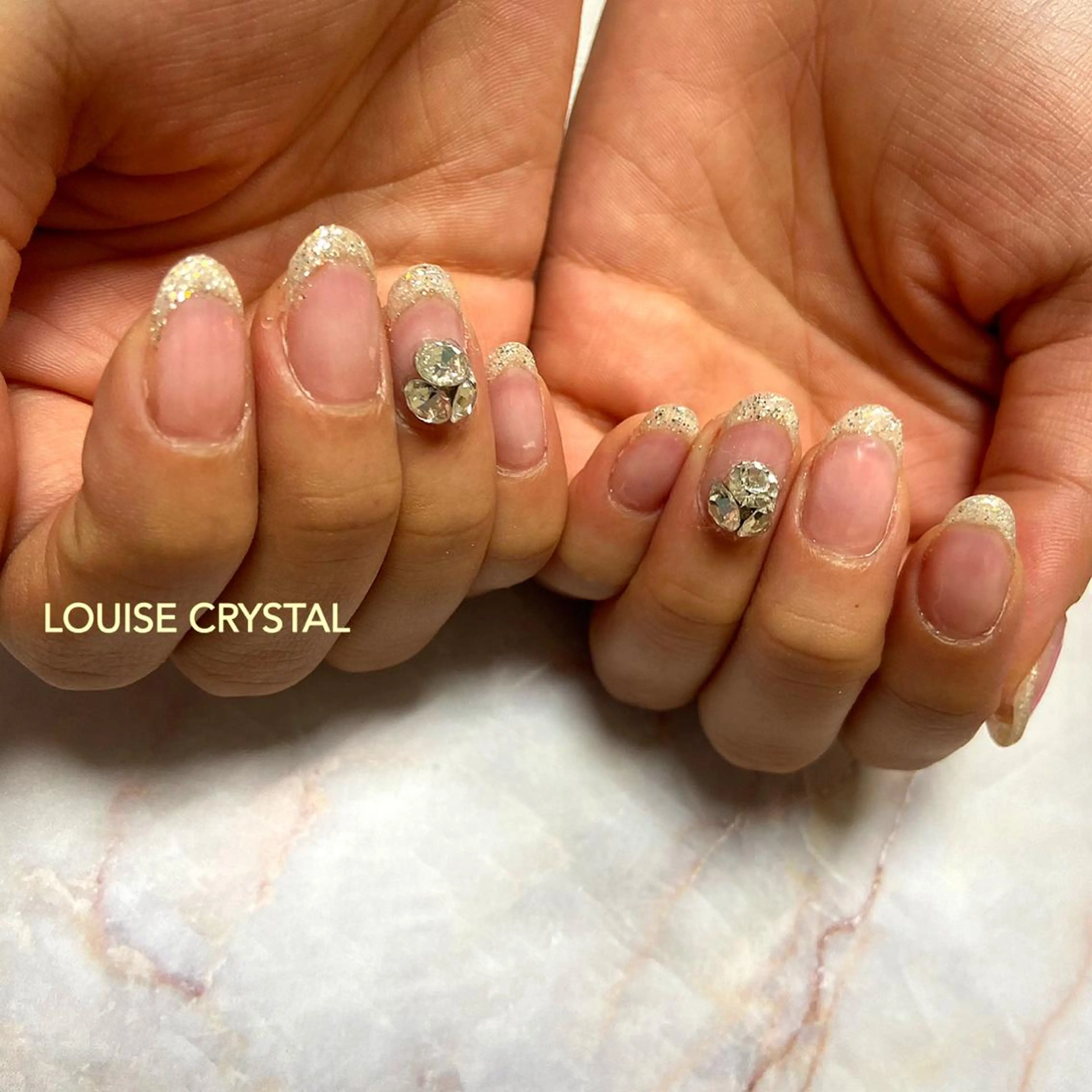 ネイル ストーンネイル ハンドネイル LOUISE CRYSTALのネイルデザイン