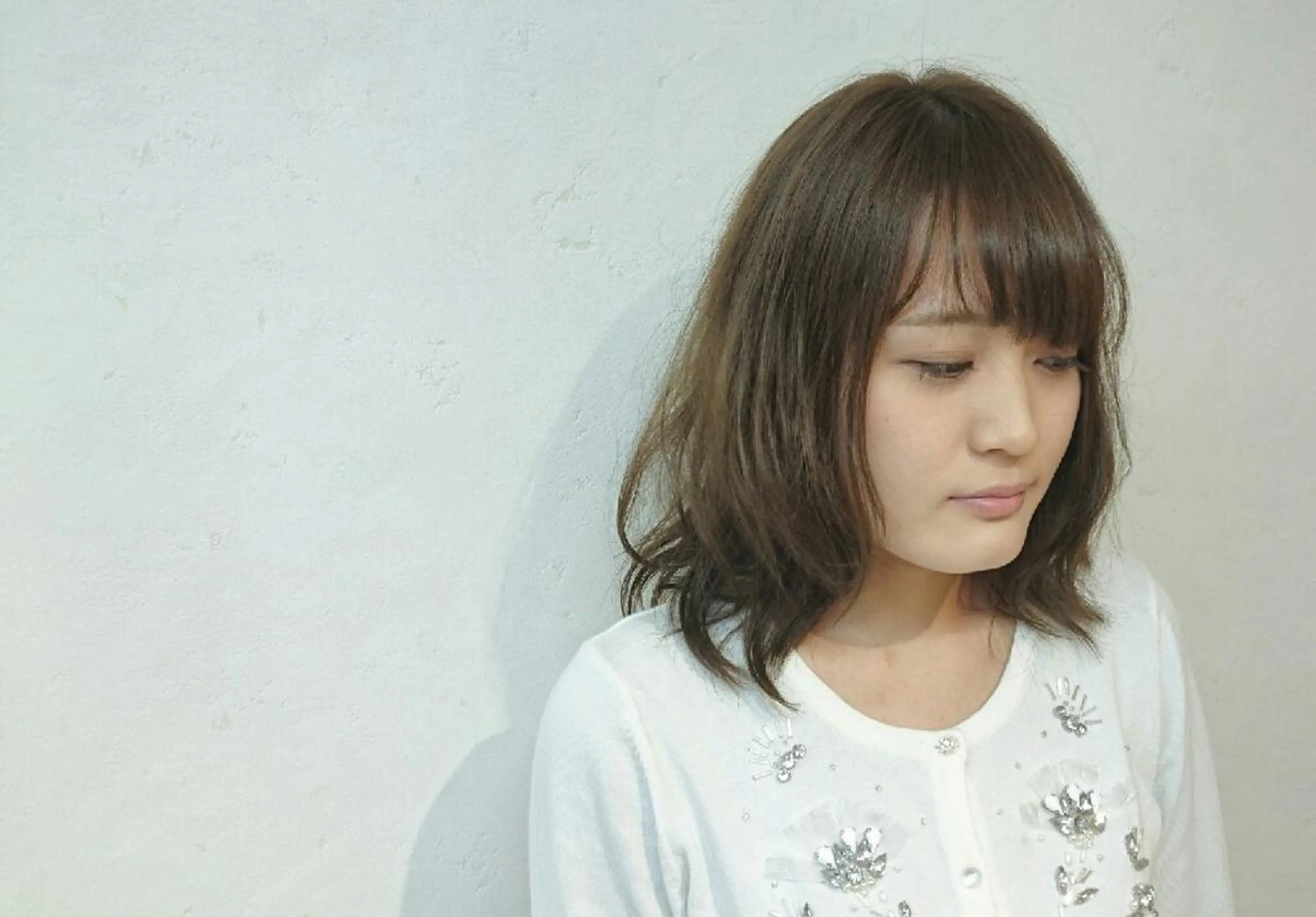 ミディアム カラー 透明感カラー グレージュ 透明感ハイライト◎ 伊藤夏海のヘアスタイル