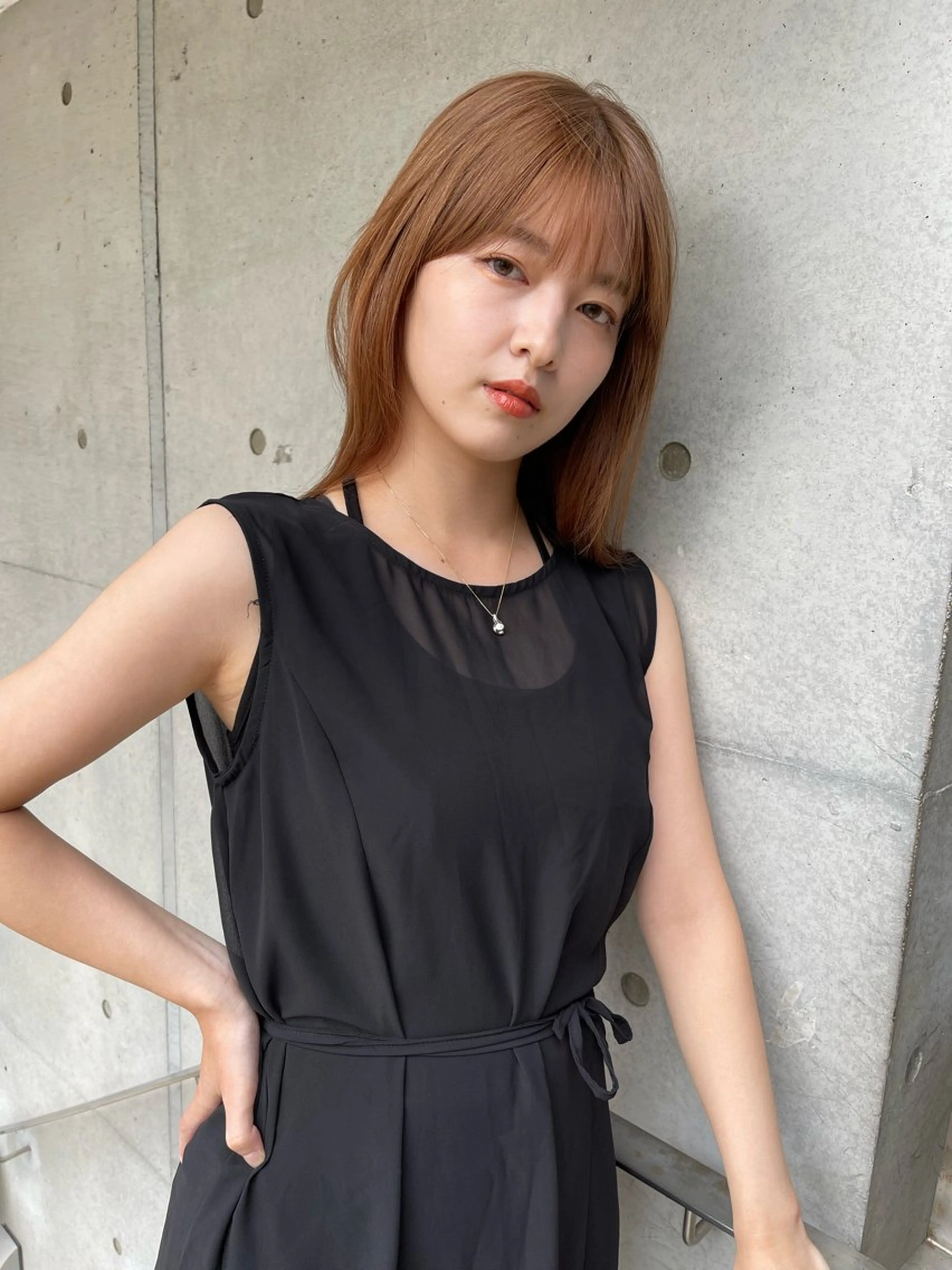 ロング 顔まわりレイヤー デザインカットのヘアスタイル