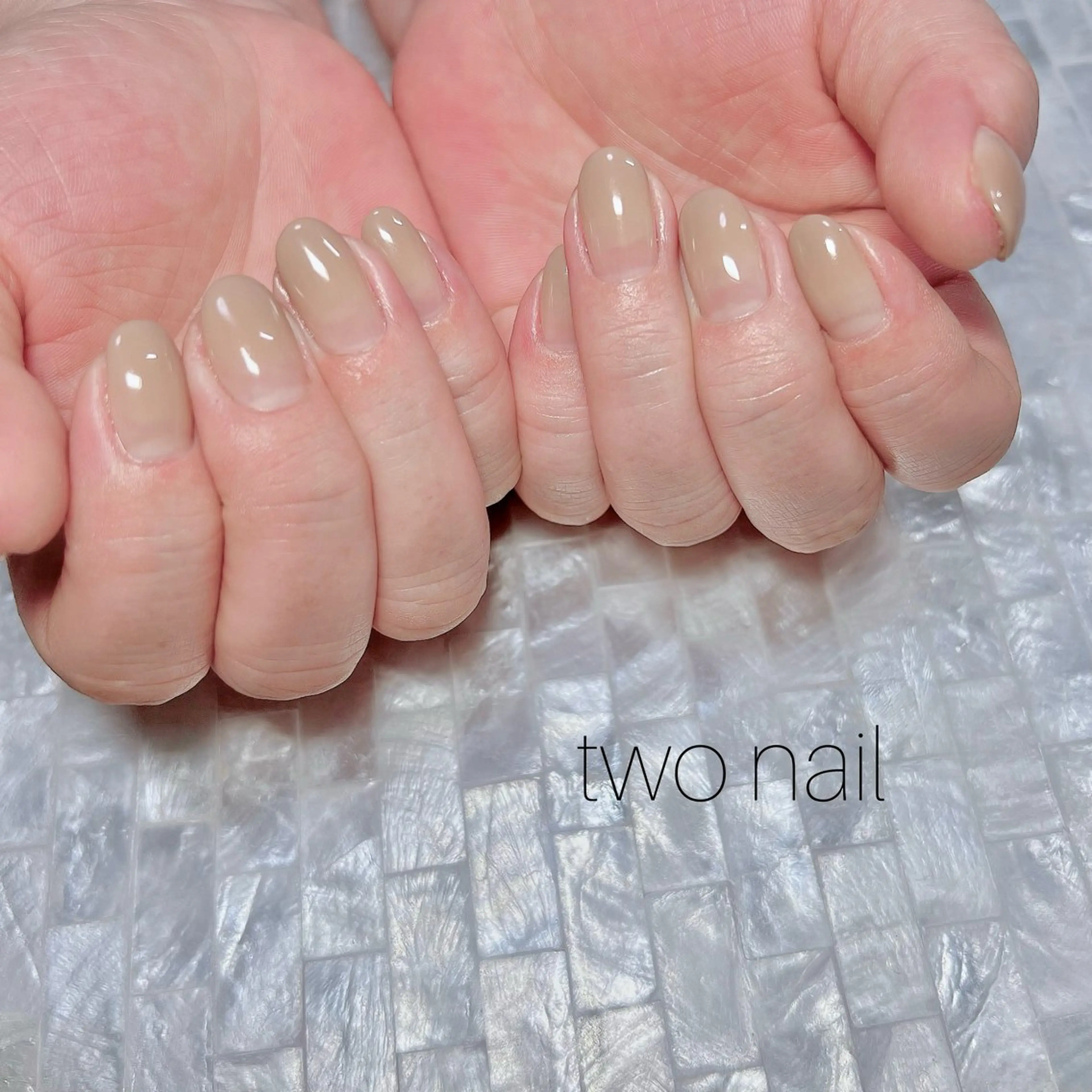 ネイル ブラウン ネイルチップ ホワイト ハンドネイル two nailのネイルデザイン