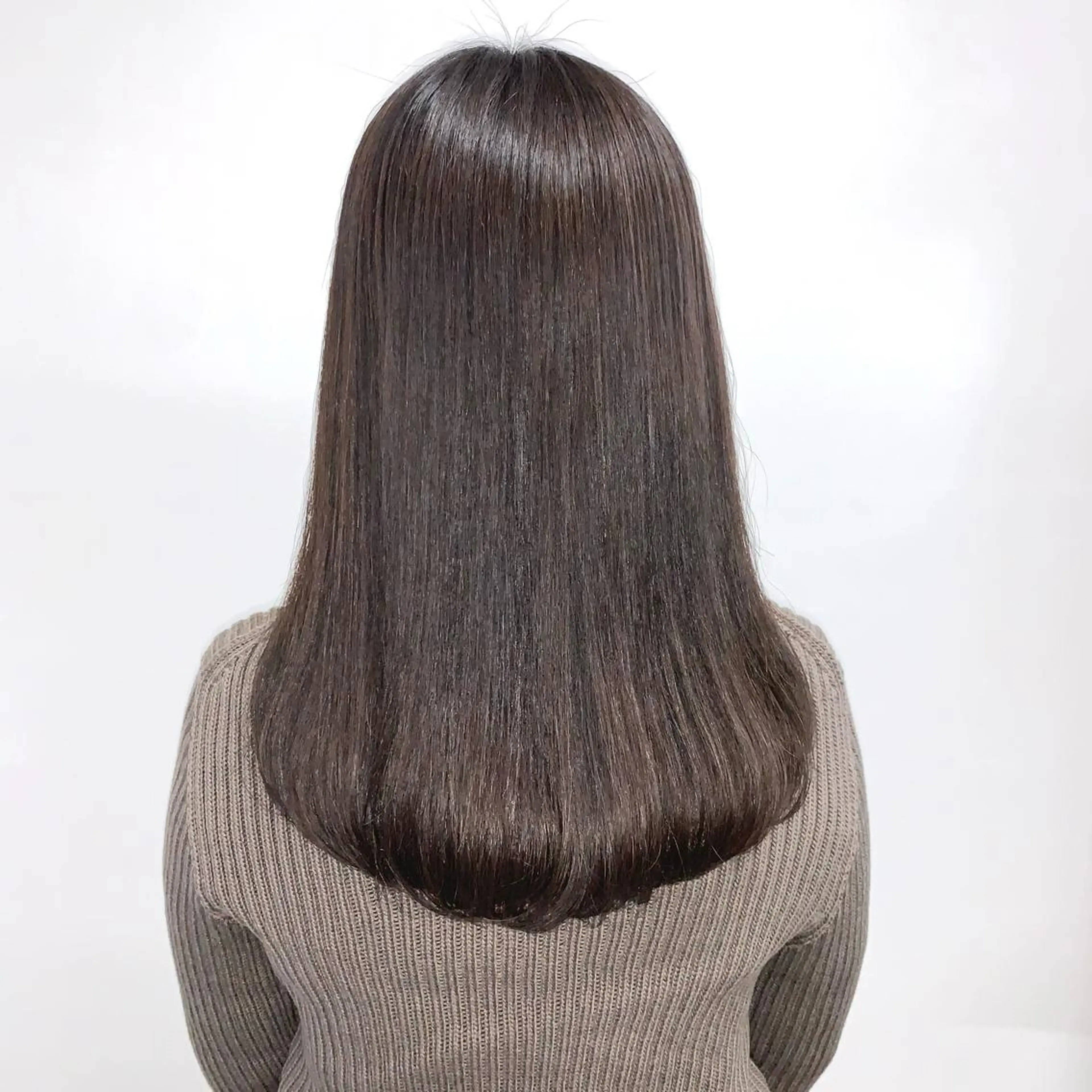 セミロング カラー 肌に馴染む暗髪 梅田・増田のヘアスタイル