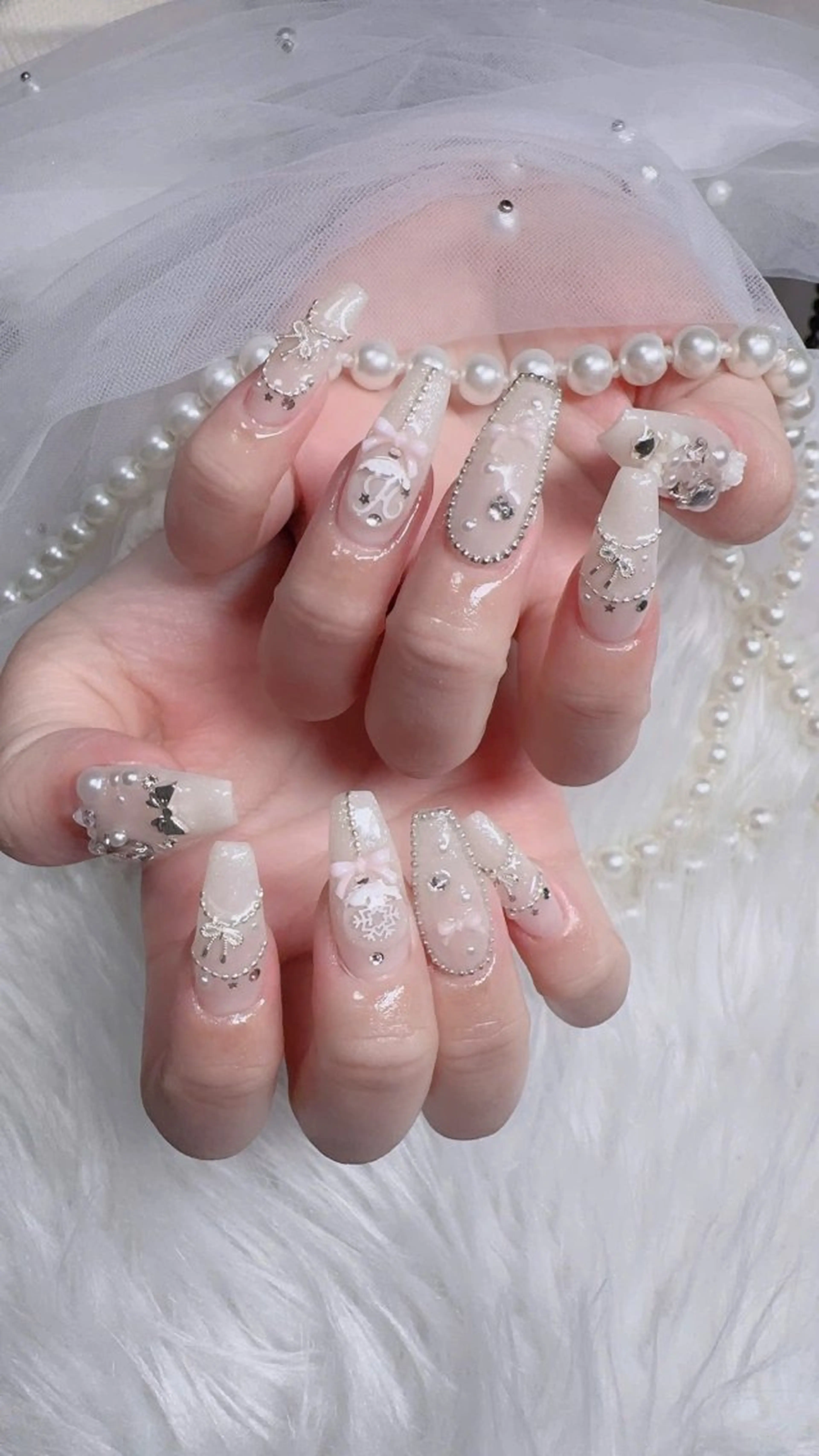ネイル オーロラネイル フレンチネイル ジェルネイル ハロウィン キラキラネイル ハンドネイル H.baby Nail Salonのネイルデザイン
