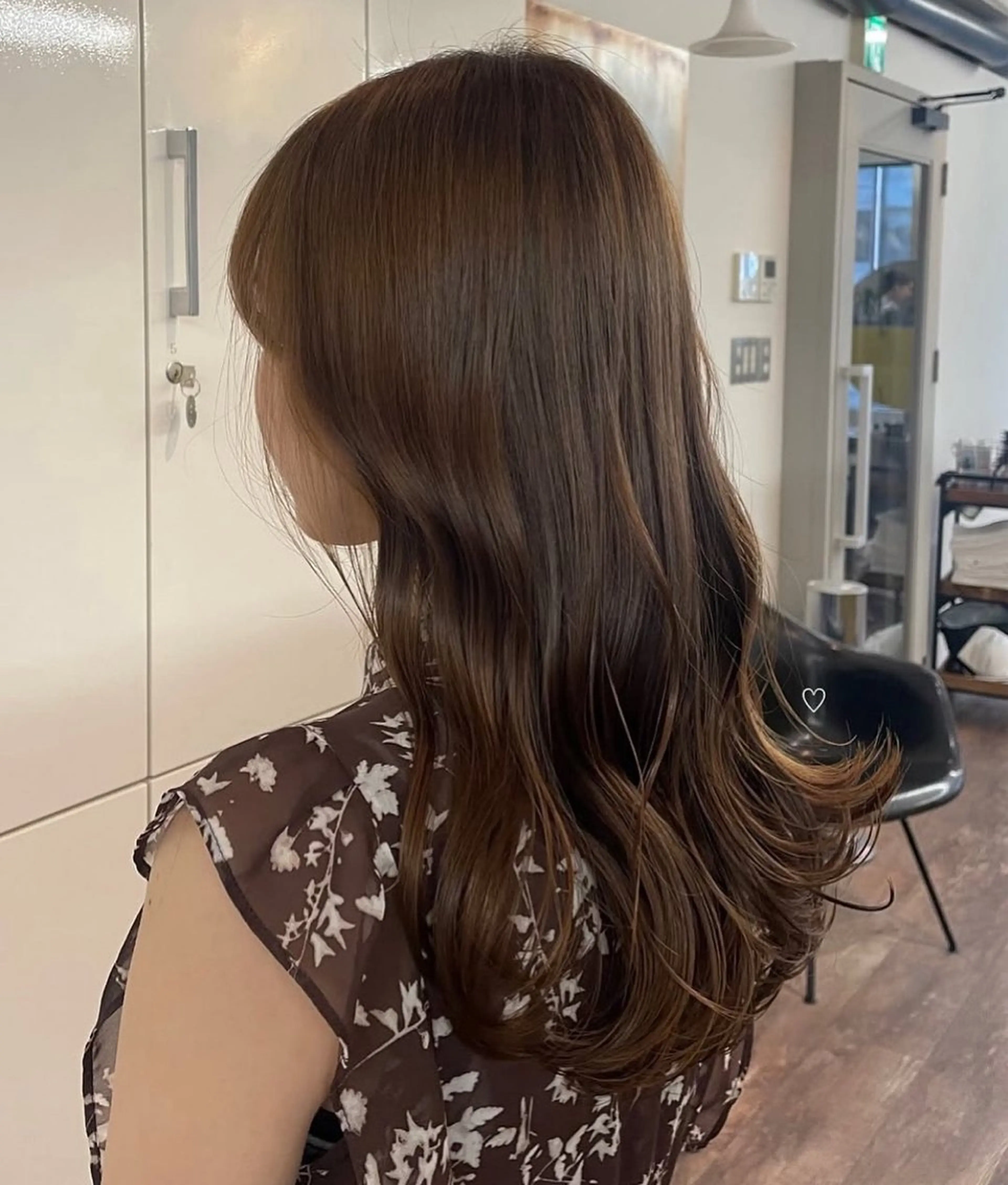 セミロング ボブ 顔周りカット ハイライト 髪質改善 韓国風ヘア 安達 萌花のヘアスタイル