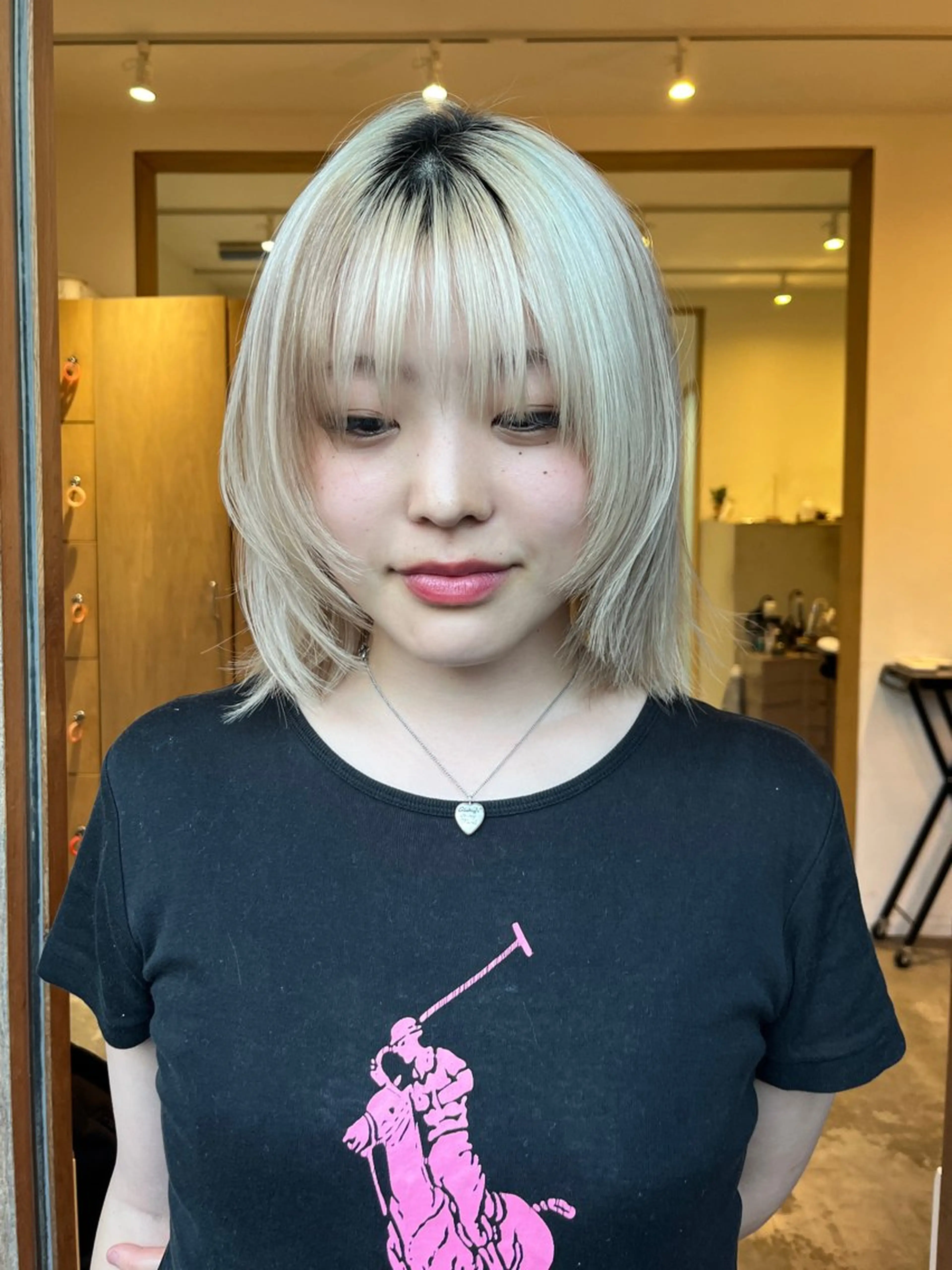 ミディアム カラー ボブ 顔まわりレイヤー 顔周りカット レイヤーカット YUI／レイヤー カット/透明感カラーのヘアスタイル