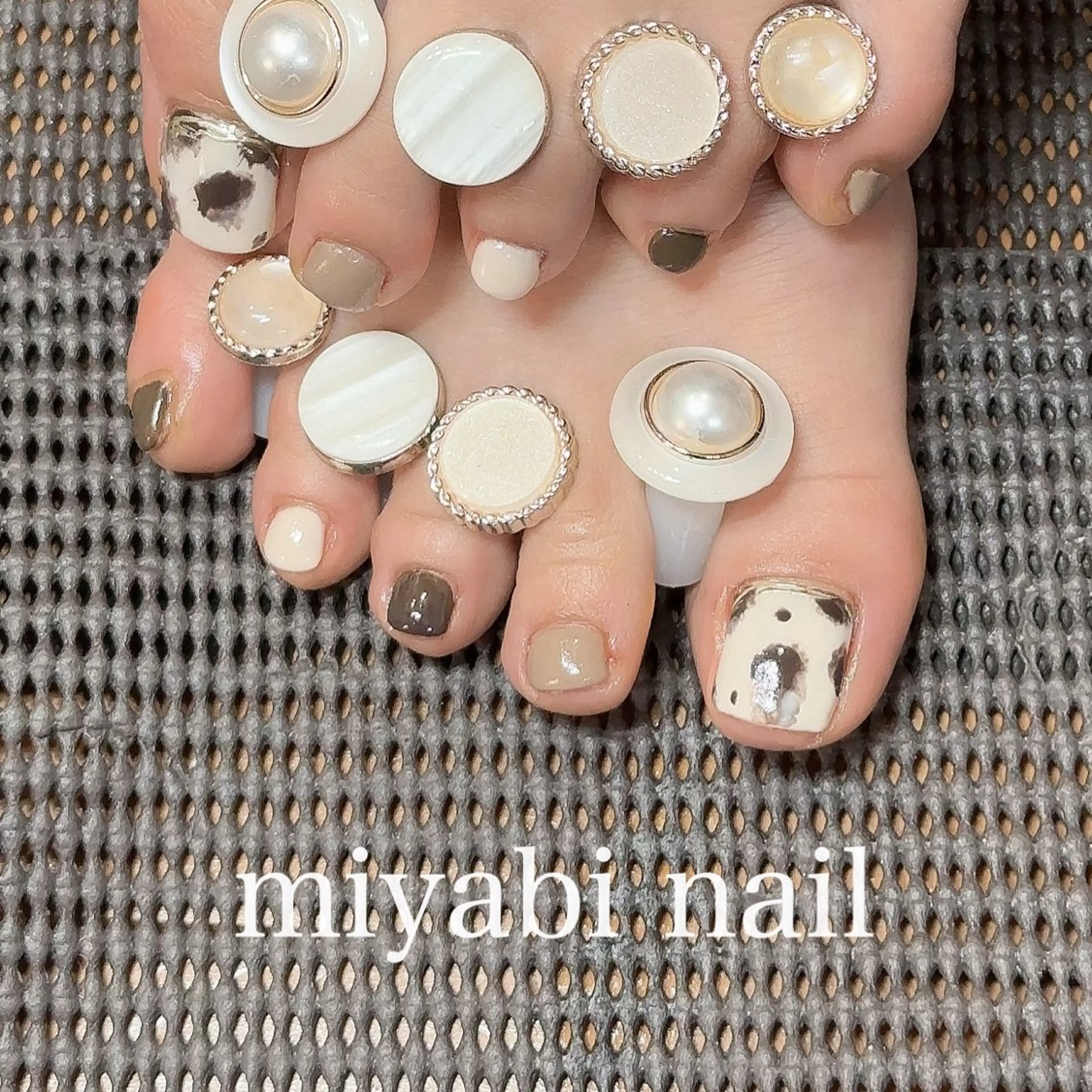 ネイル アニマル柄 アートネイル ブラウン フットネイル ジェルネイル フットネイル miyabi nail 桂川駅近くのネイルデザイン
