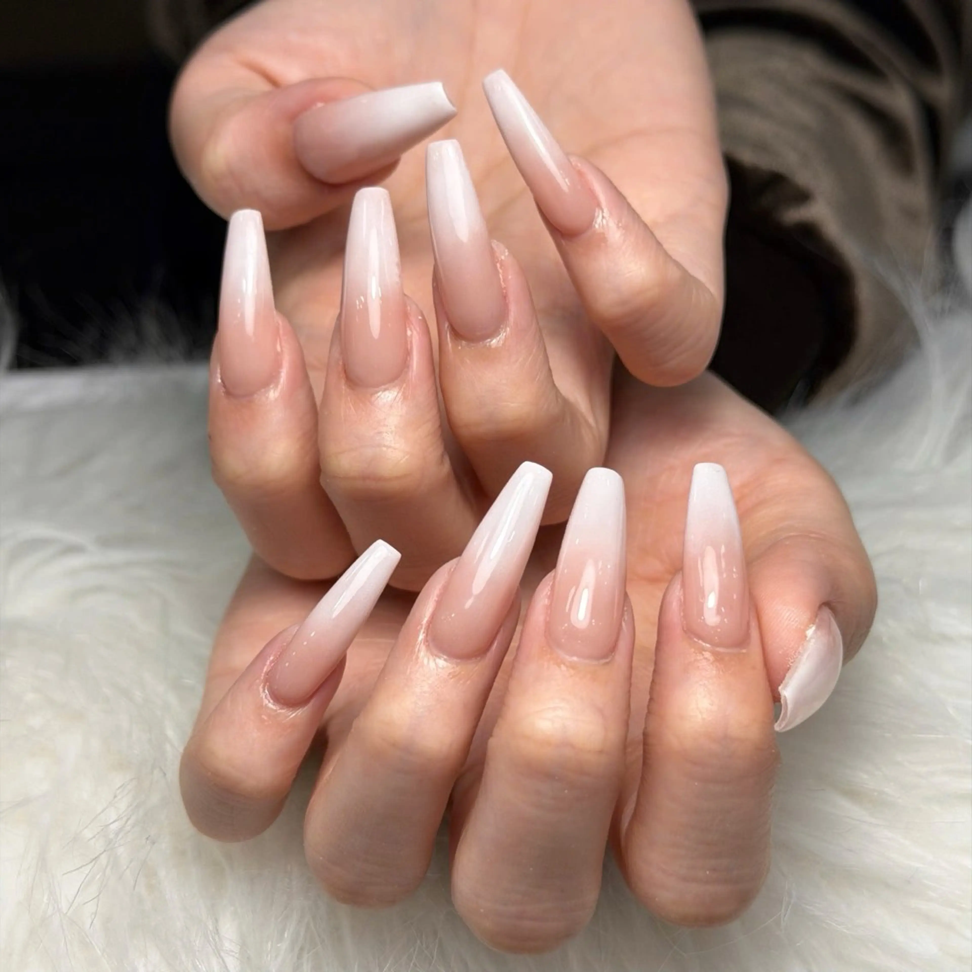 ネイル オーロラネイル 長さ出し フレンチネイル ジェルネイル マグネットネイル ハンドネイル Michi Nail Staffのネイルデザイン