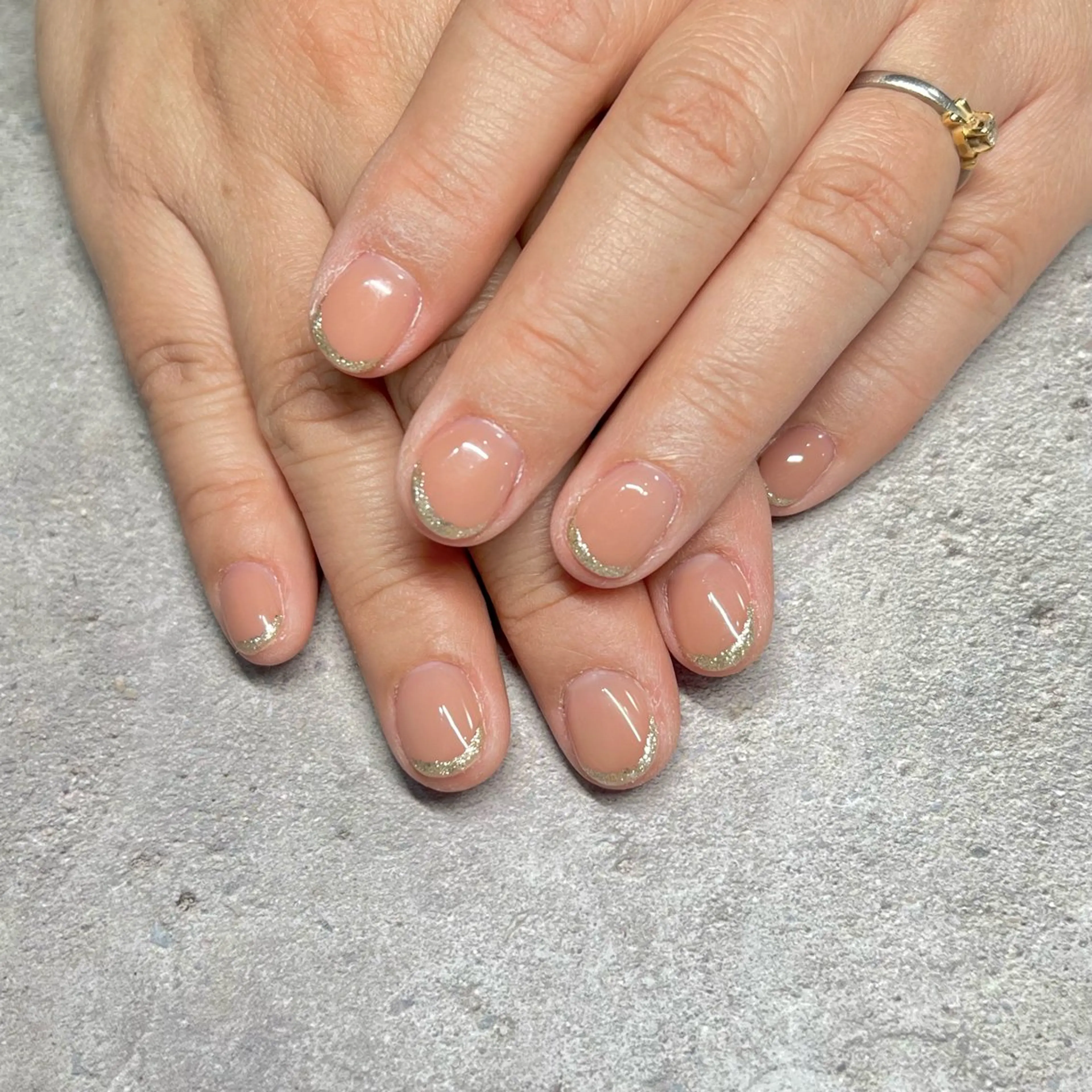 ネイル フレンチネイル ラメ(グリッター) ハンドネイル total beauty  salon ONE所属・salon ONEの眉毛・アイブロウイメージ