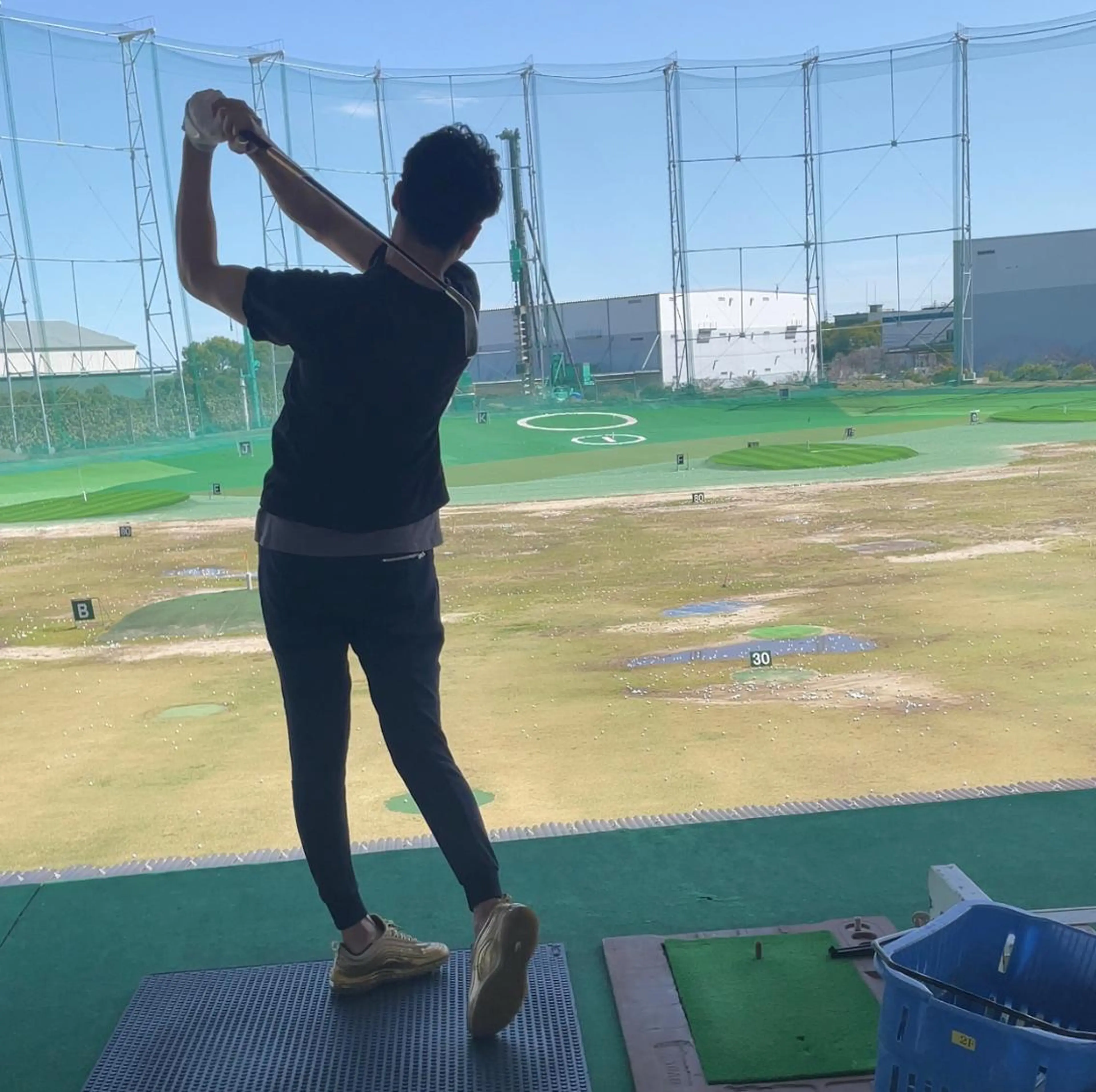 ショート カラー パーマ ヘアアレンジ メンズ キッズ ネイル マツエク・マツパ アイブロウ メンズアイブロウ 眉毛ワックス脱毛 メンズネイル 脱毛サロン KAvanceのエステ・リラクイメージ