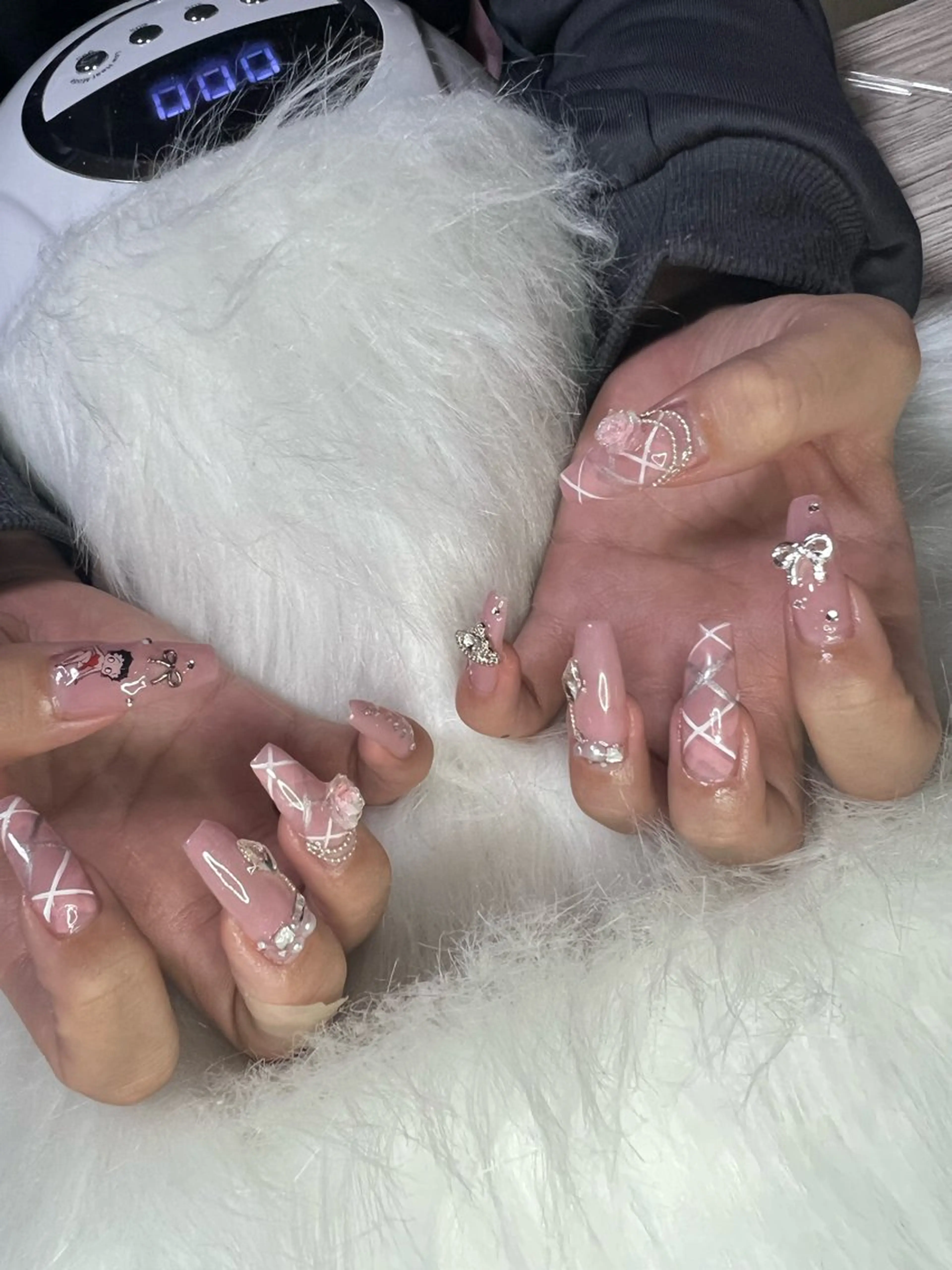 ネイル OPHELIA 𓃛のネイルデザイン