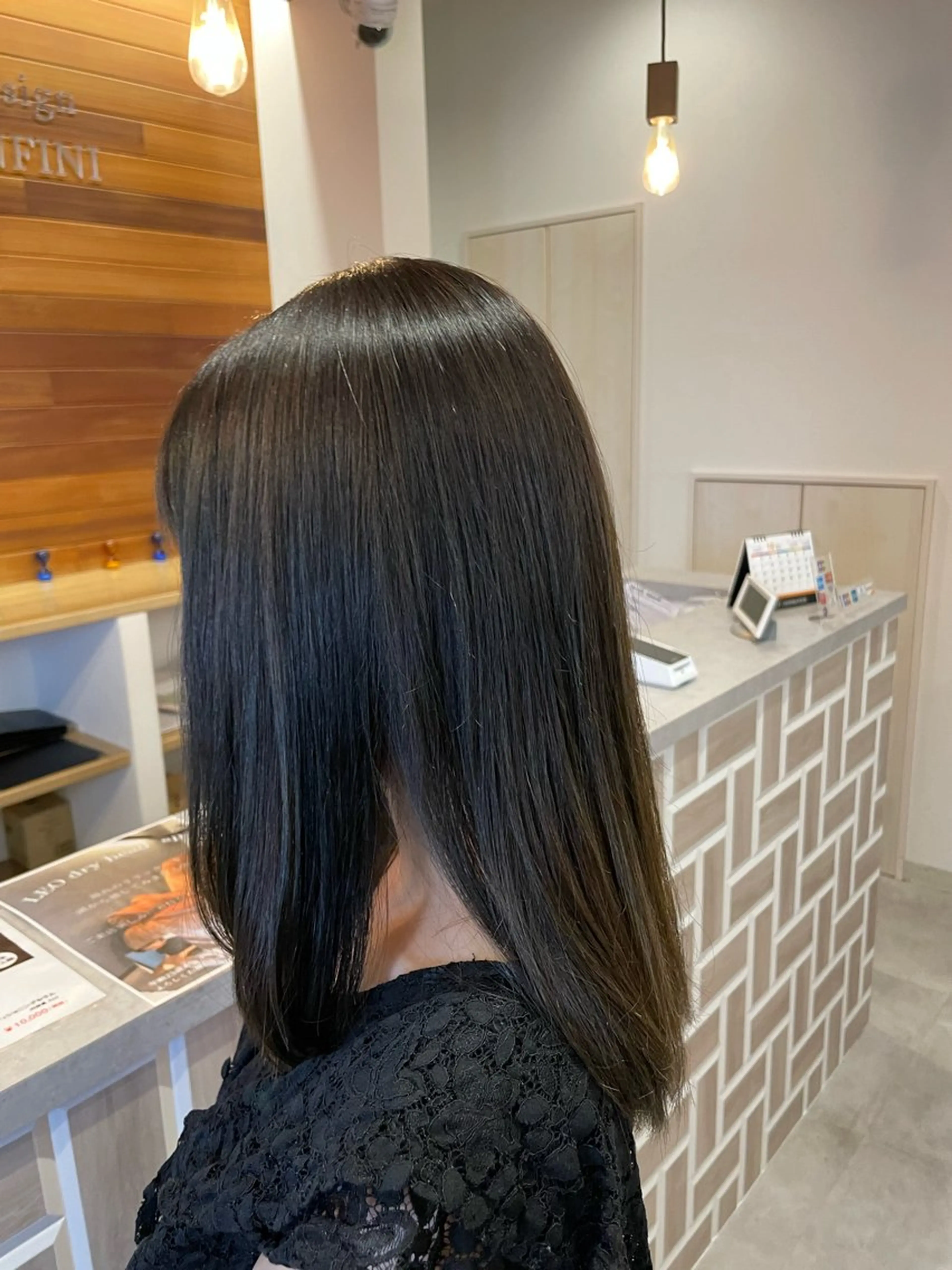 セミロング カラー パーマ やまこし 美裕樹のヘアスタイル