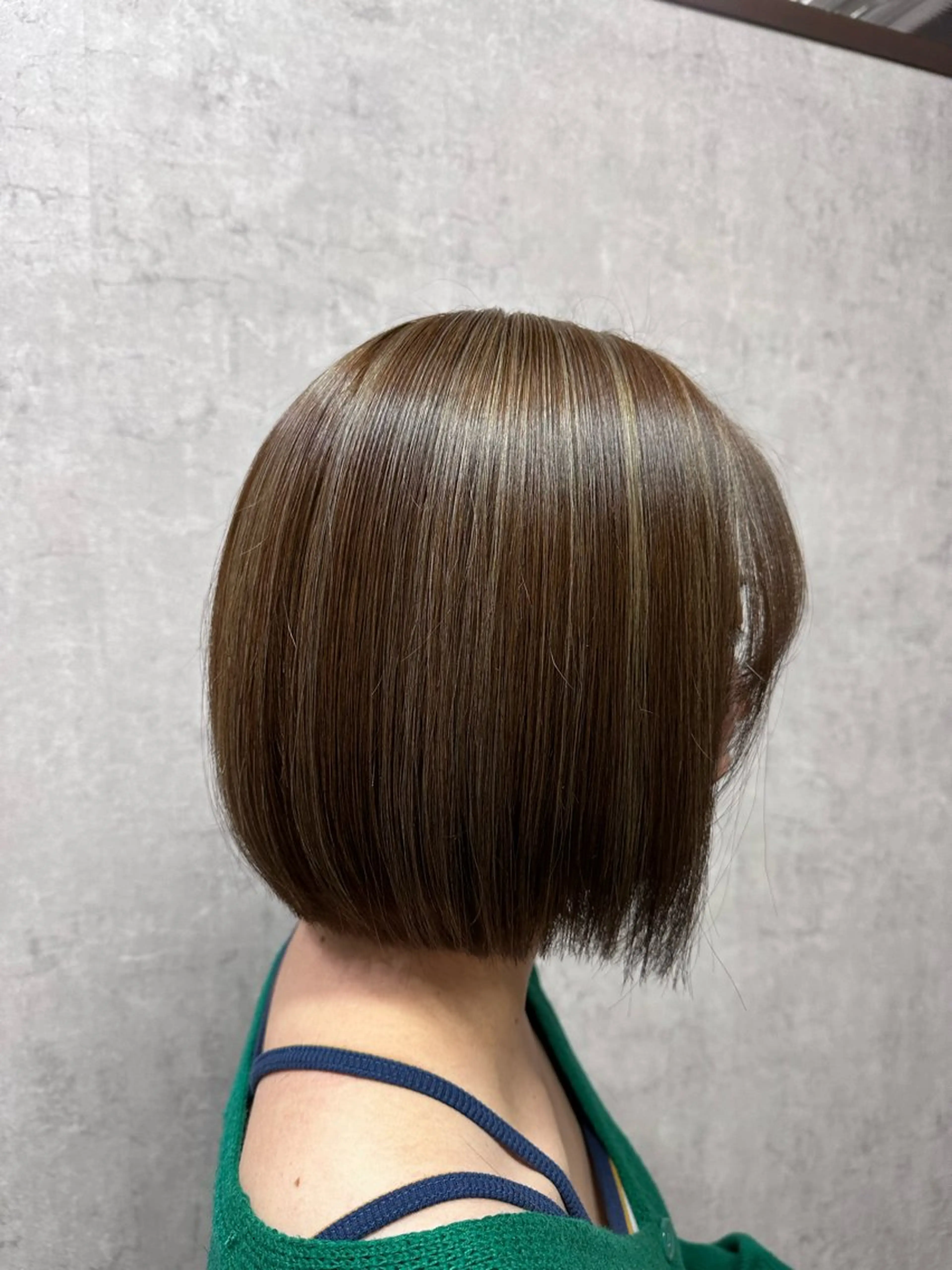 ミディアム 手塚 菜々美のヘアスタイル