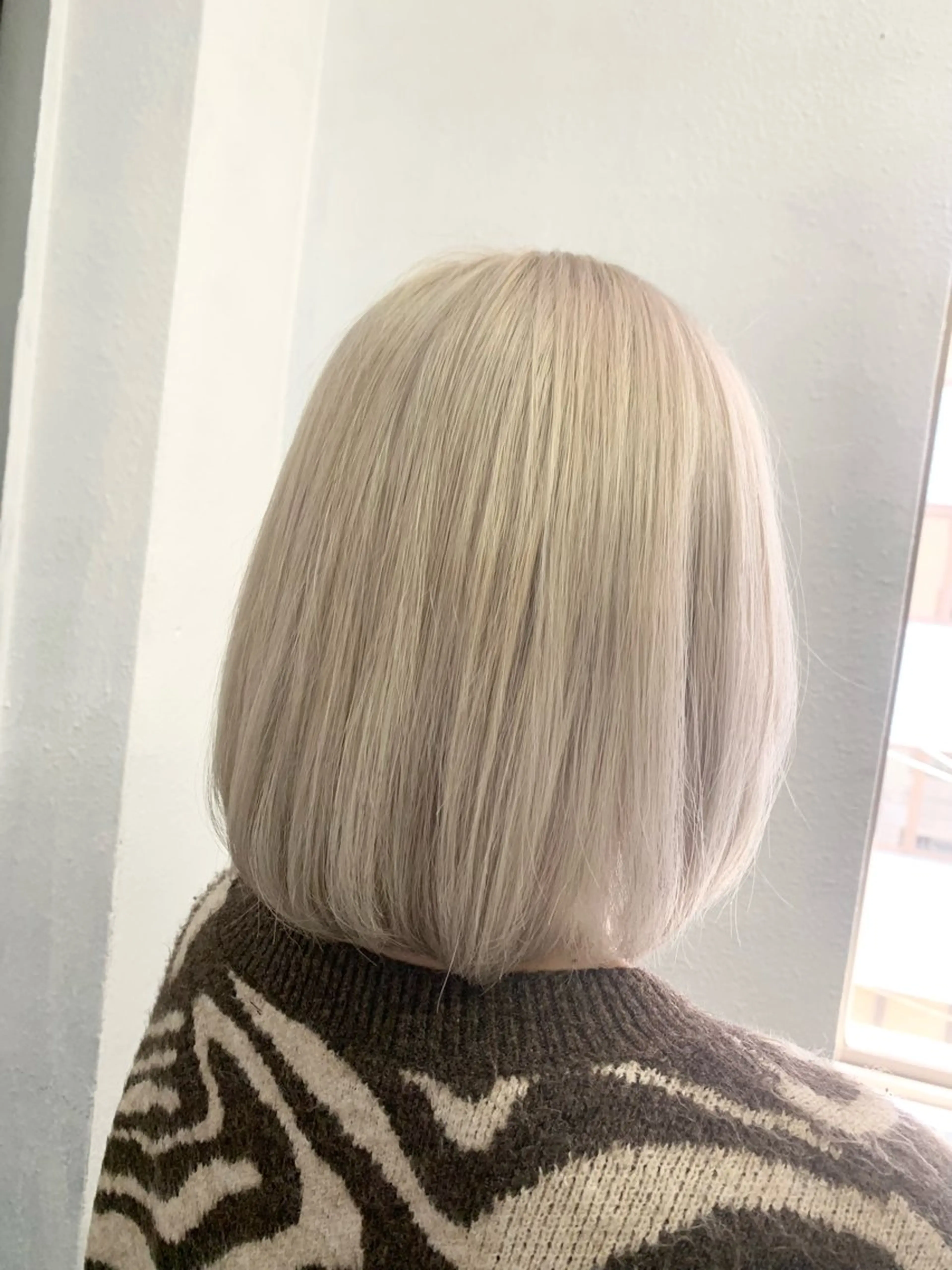 ミディアム カラー ベージュカラー ブリーチ ホワイトベージュ ヘアカラー LOARK HAIR カワツ　ナオキのヘアスタイル