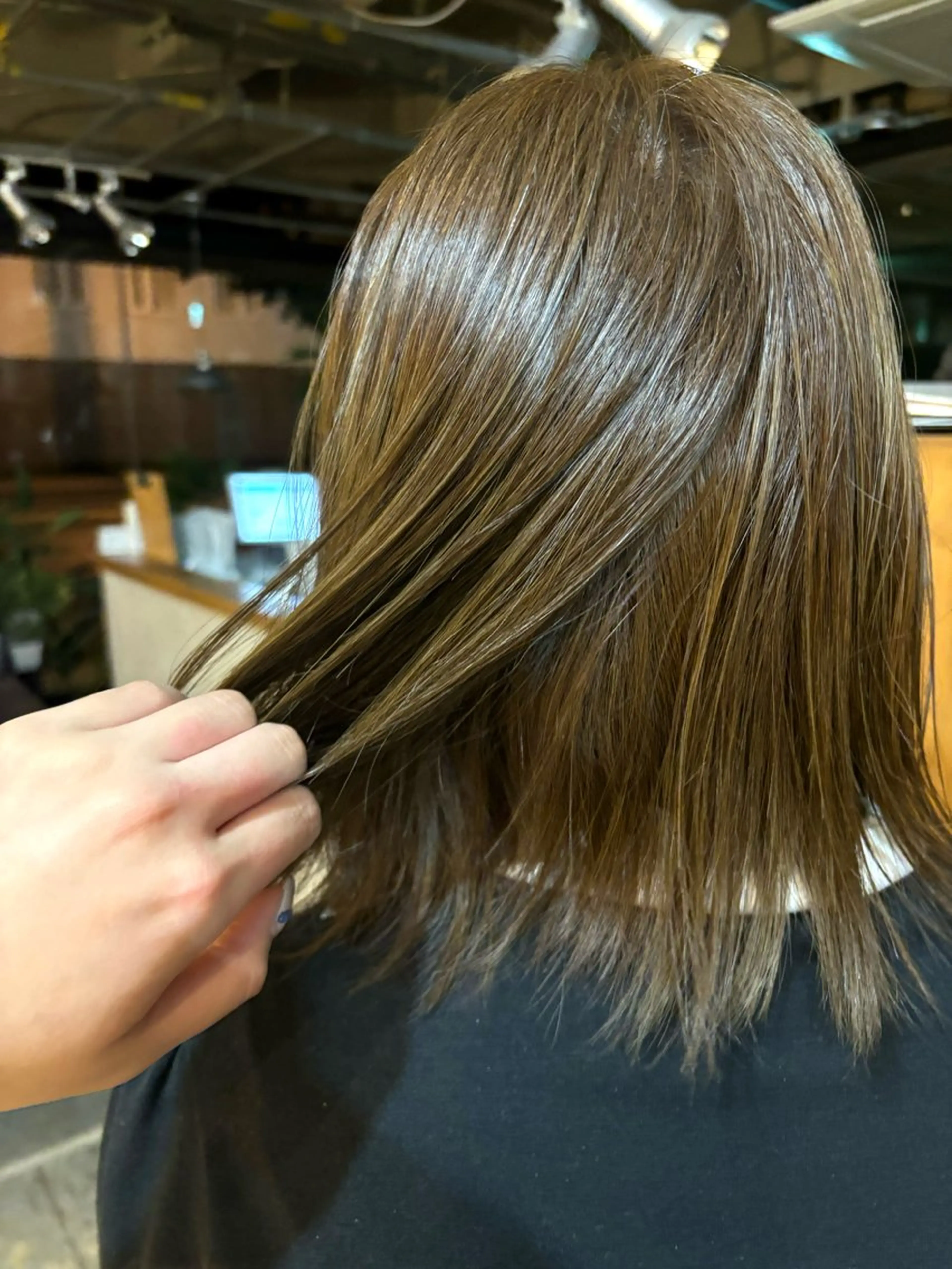 ミディアム ヘアカラー 松倉 沙奈のヘアスタイル