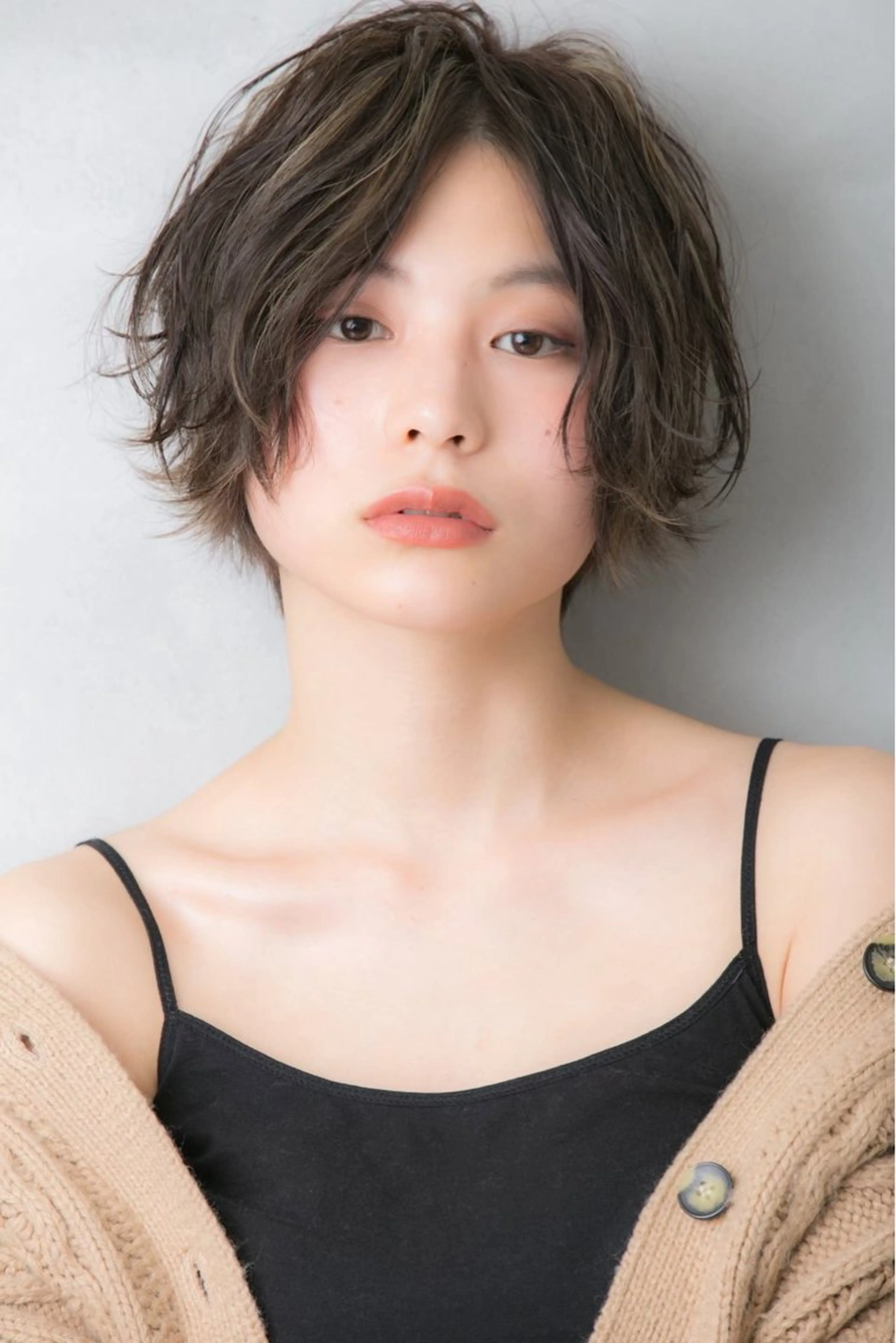 ショート カラー アッシュ アッシュブラック ベージュカラー 黒髪 ブリーチ カット ヘアカラー トリートメント 平日オススメ✨ プチプラ✨山下のヘアスタイル