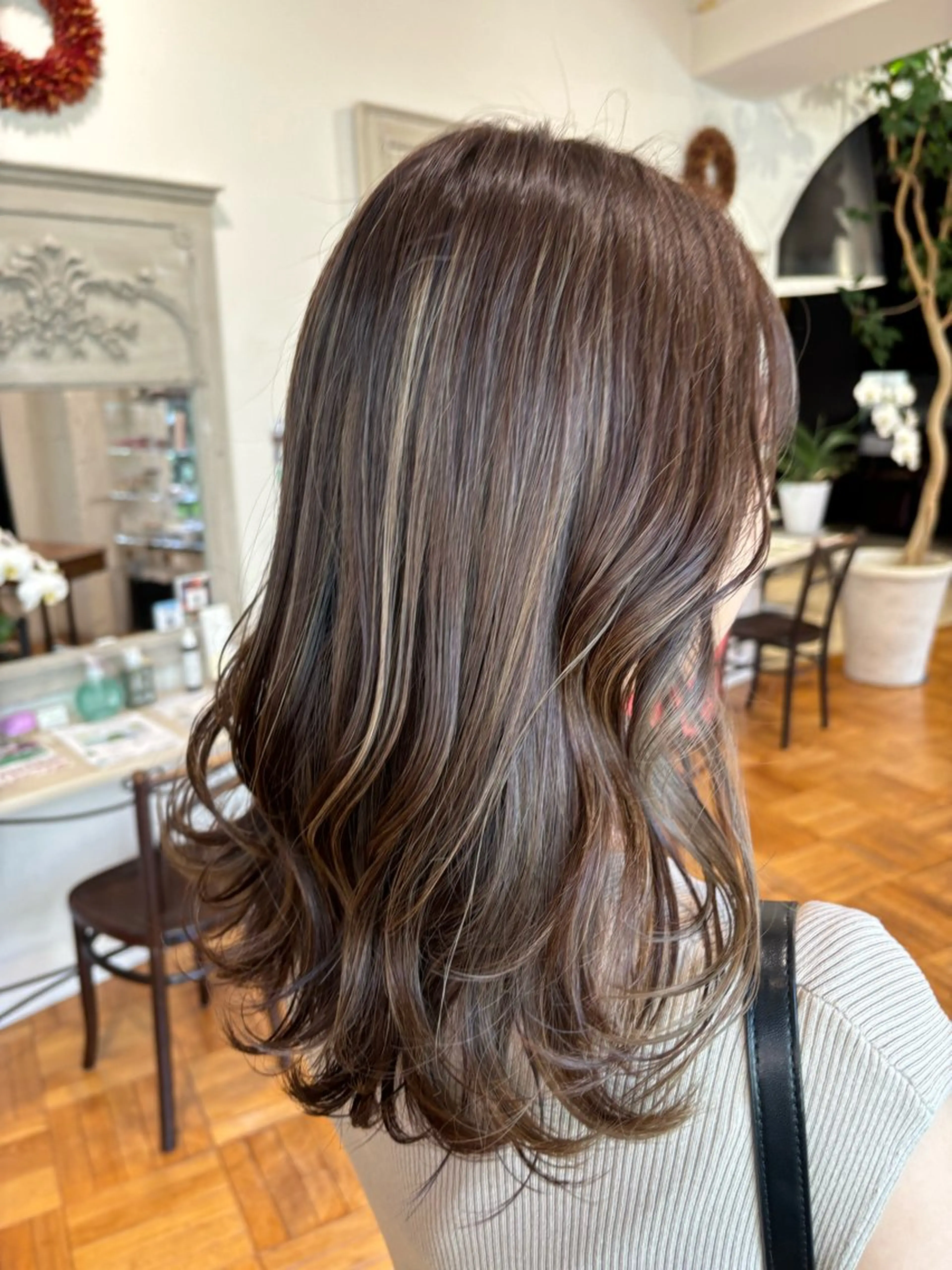 セミロング カラー 渋谷 とまとのヘアスタイル