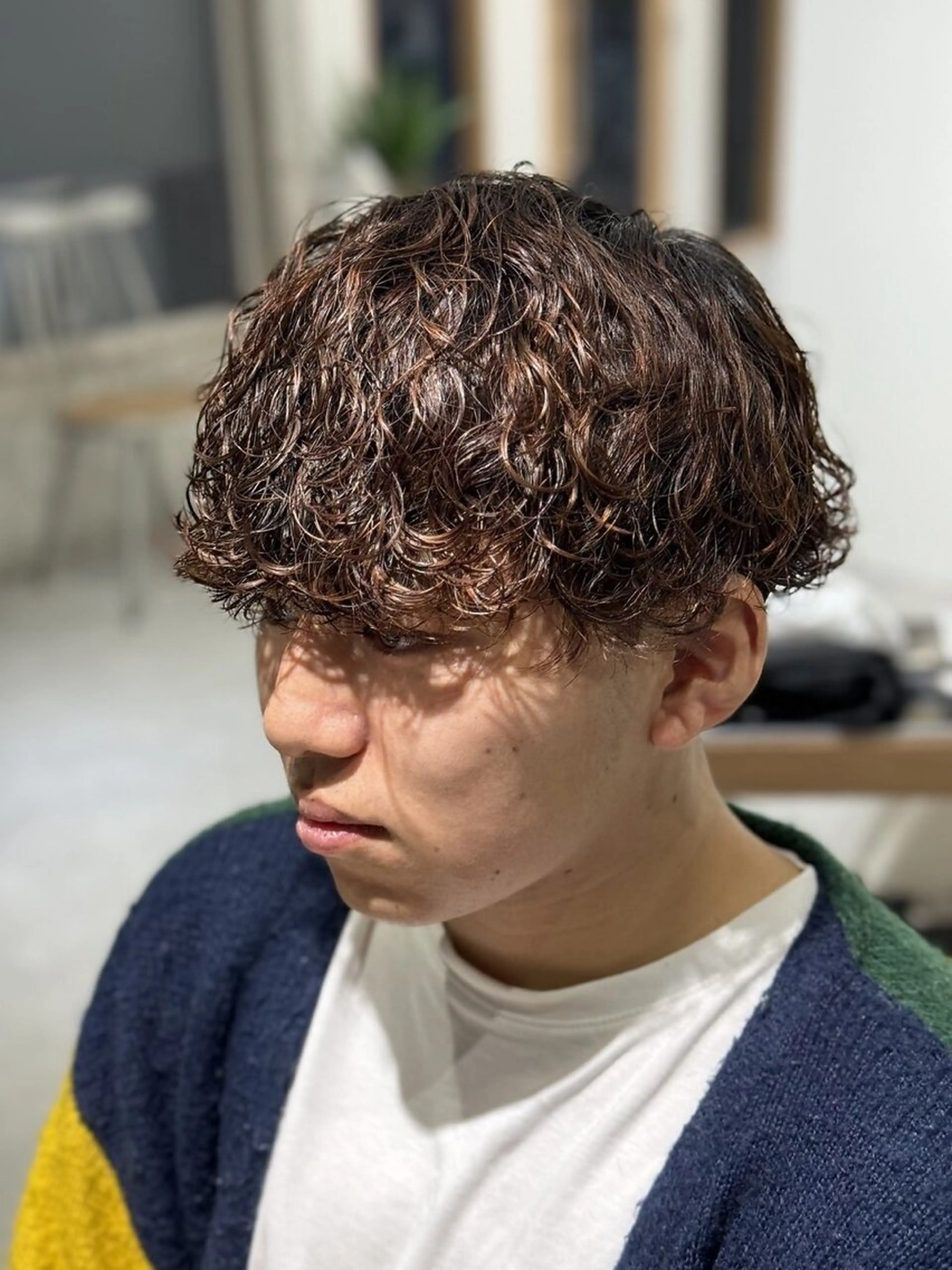 メンズ センターパート ダウンパーマ フェードカット フェザーパーマ カルマパーマ カット ヘアカラー パーマ 布施メンズ特化美容師 秋山　涼のヘアスタイル