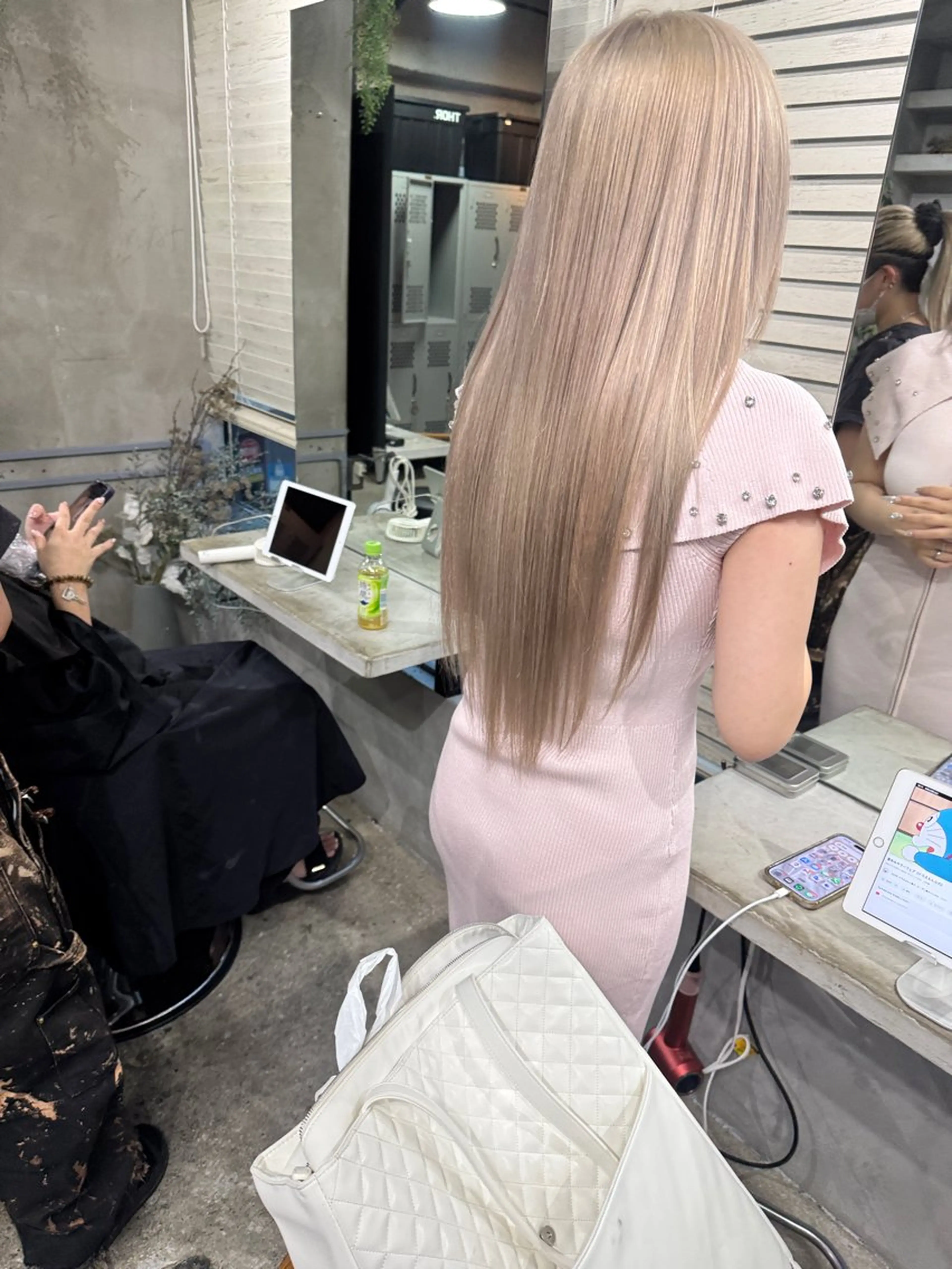 ロング カラー ベージュカラー ホワイトベージュ 横浜ブリーチムラ直し ハイトーン/ブリーチのヘアスタイル