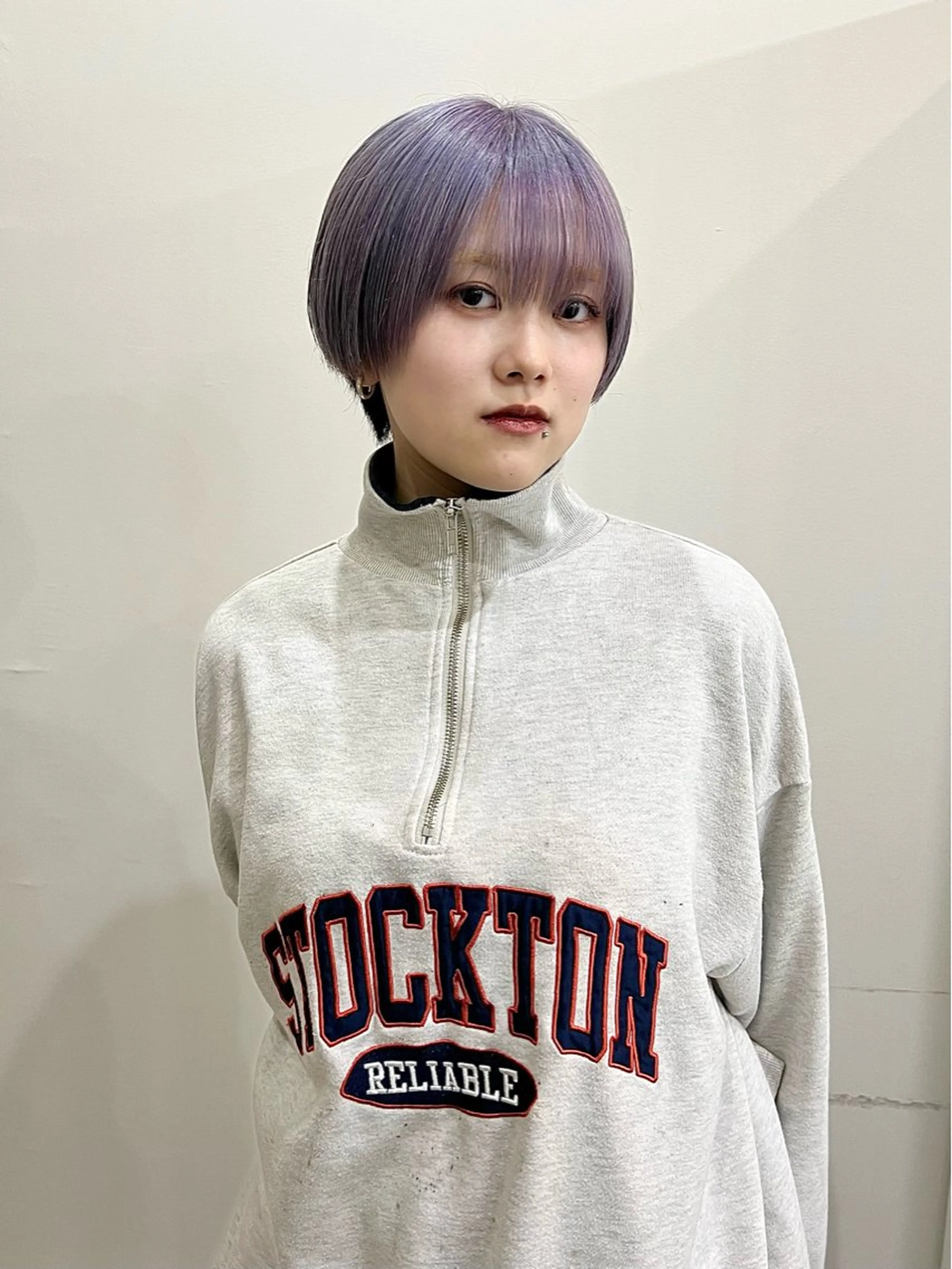 ショート カラー ラベンダーカラー シルバー 切りっぱなしボブ/ ブリーチカラー/大塚のヘアスタイル