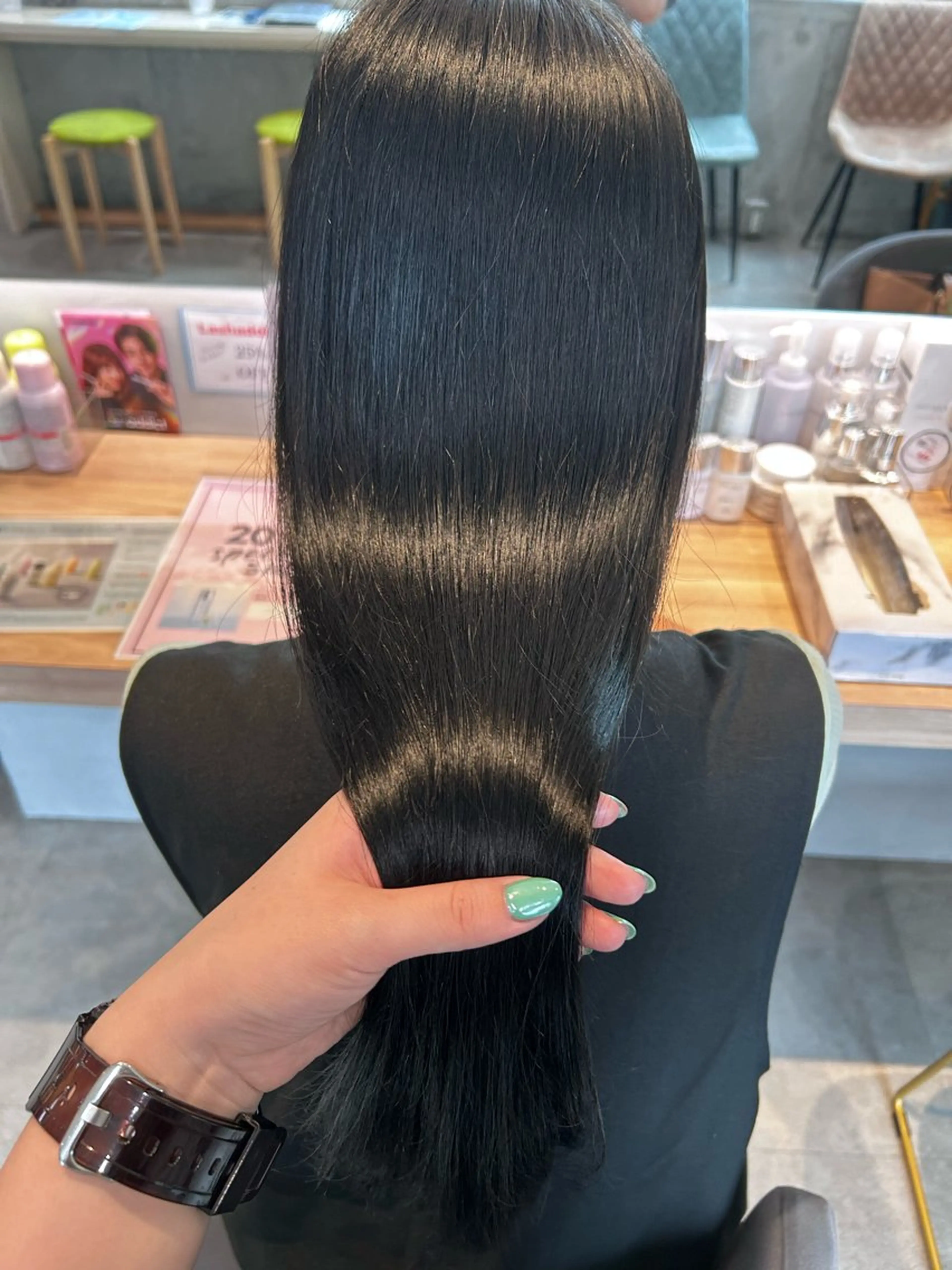 ロング 縮毛矯正 𝐚𝐨𝐢🩰/ パーソナルカラーのヘアスタイル