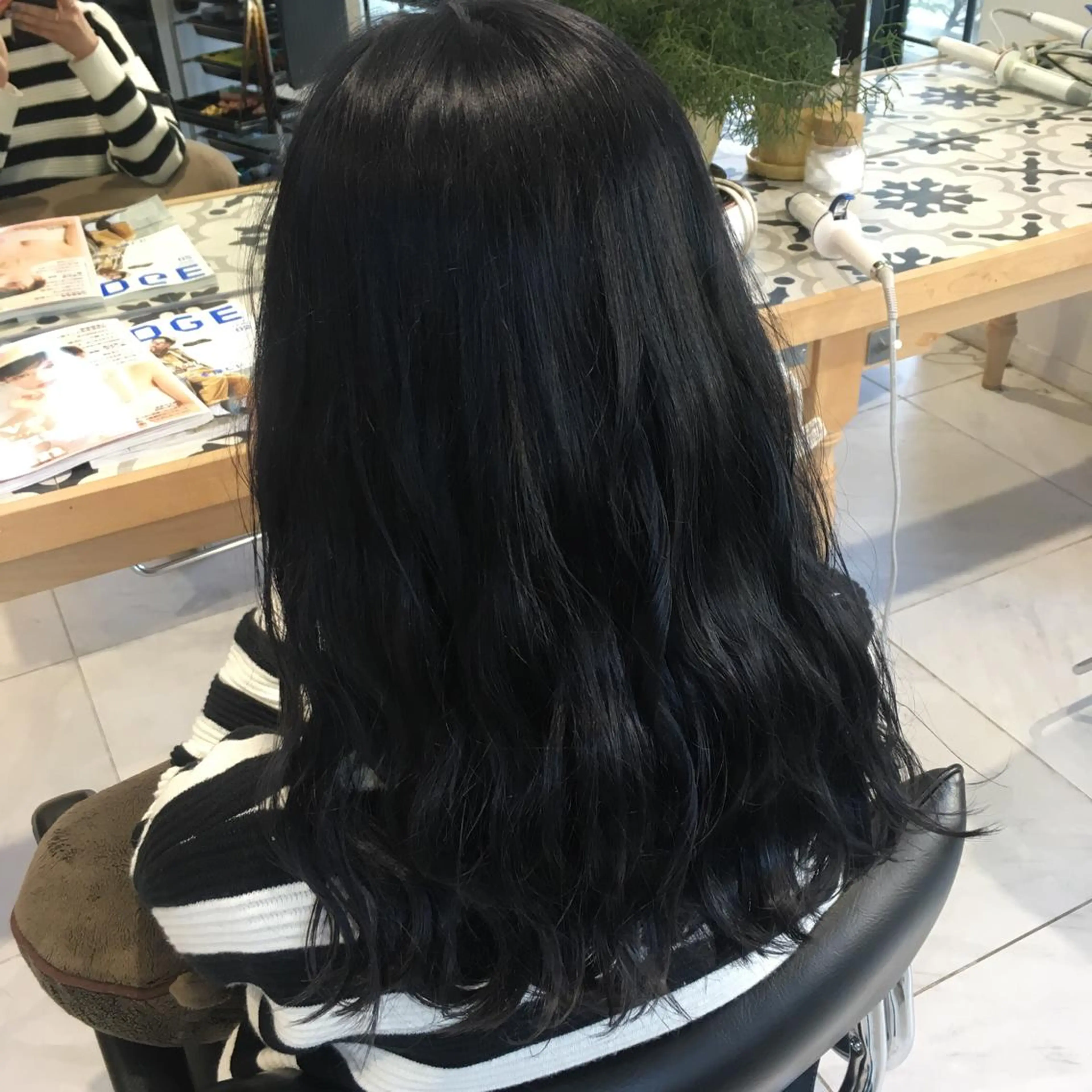 ロング カラー ヘアカラー トリートメント 荒木 依莉亜のヘアスタイル