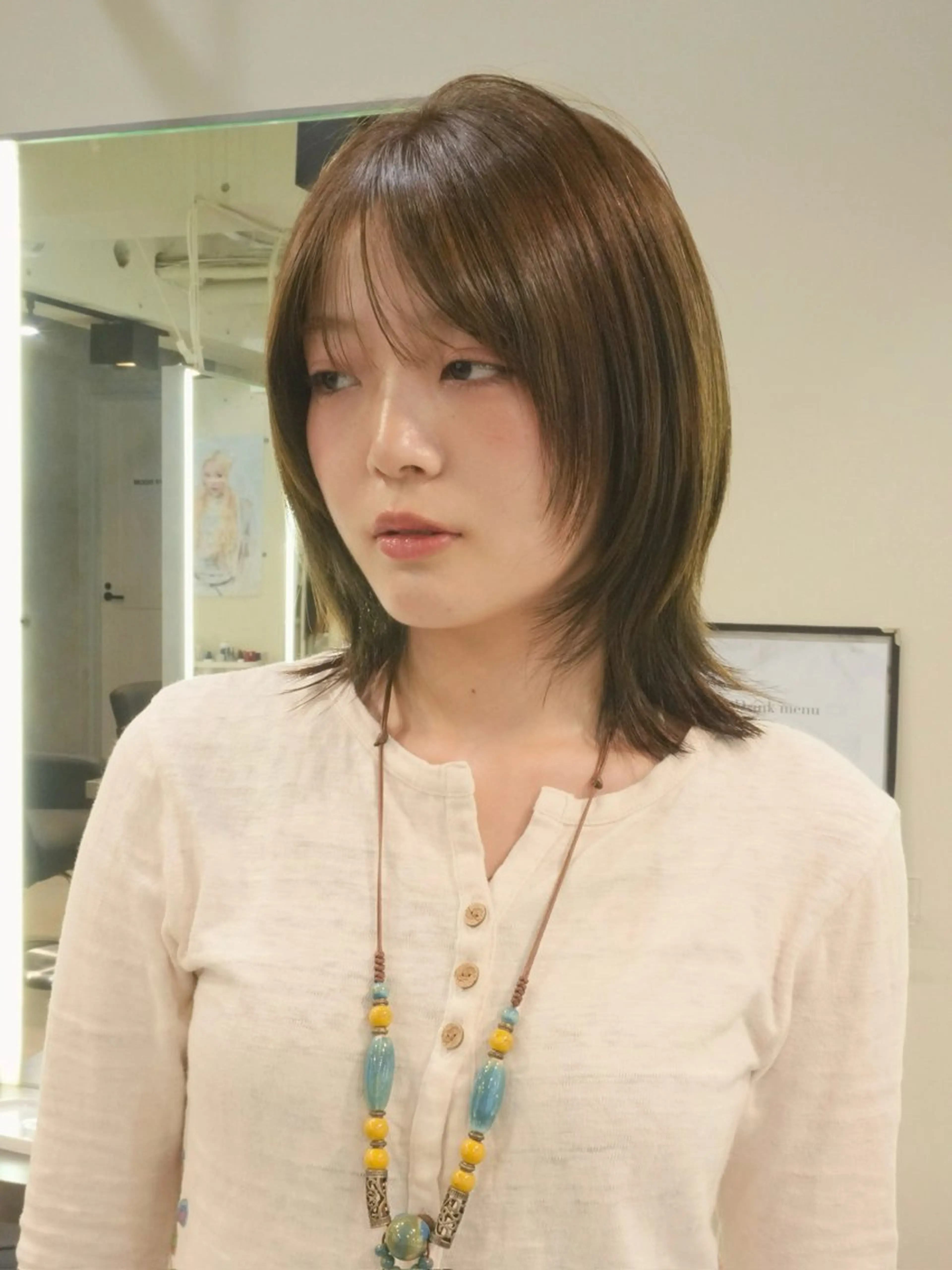 ミディアム カラー ベージュカラー オリーブベージュ ヘアカラー Airi 韓国y2k ボブパーマのヘアスタイル