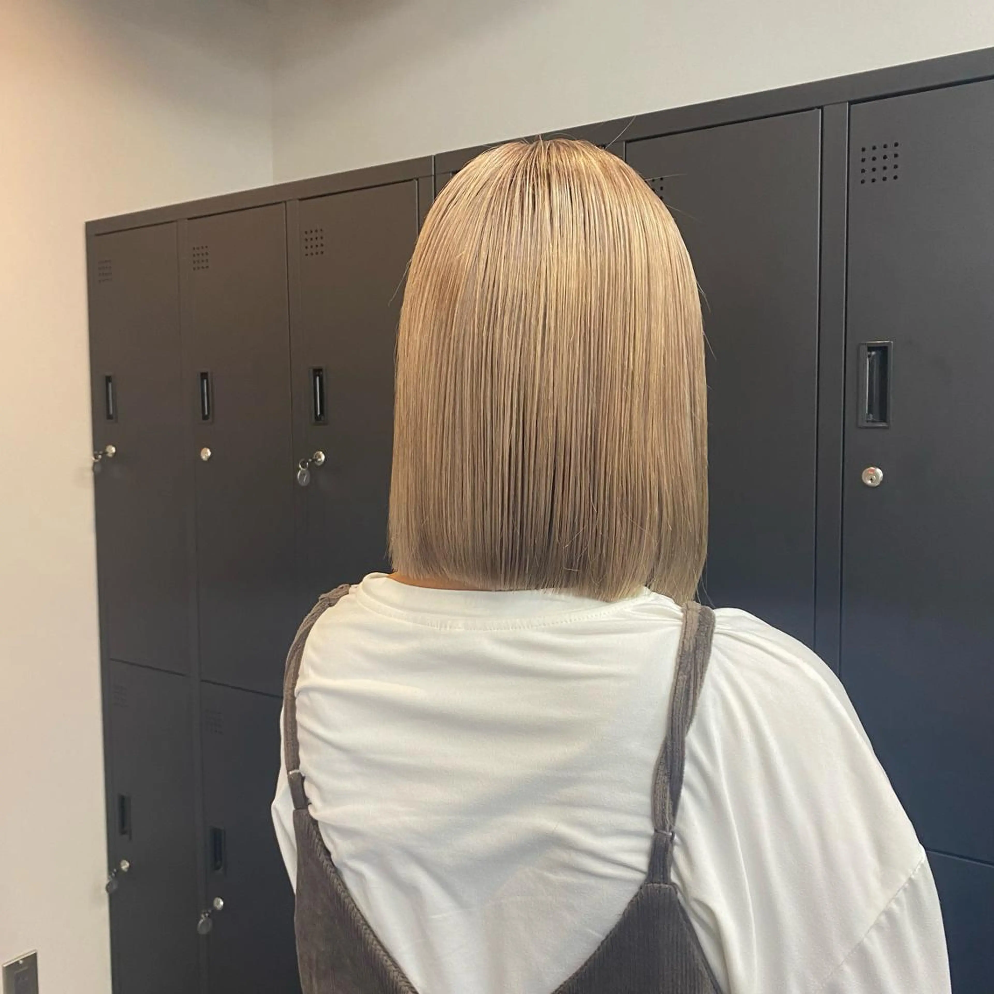 ミディアム maco 艶感ハイトーン🦋のヘアスタイル