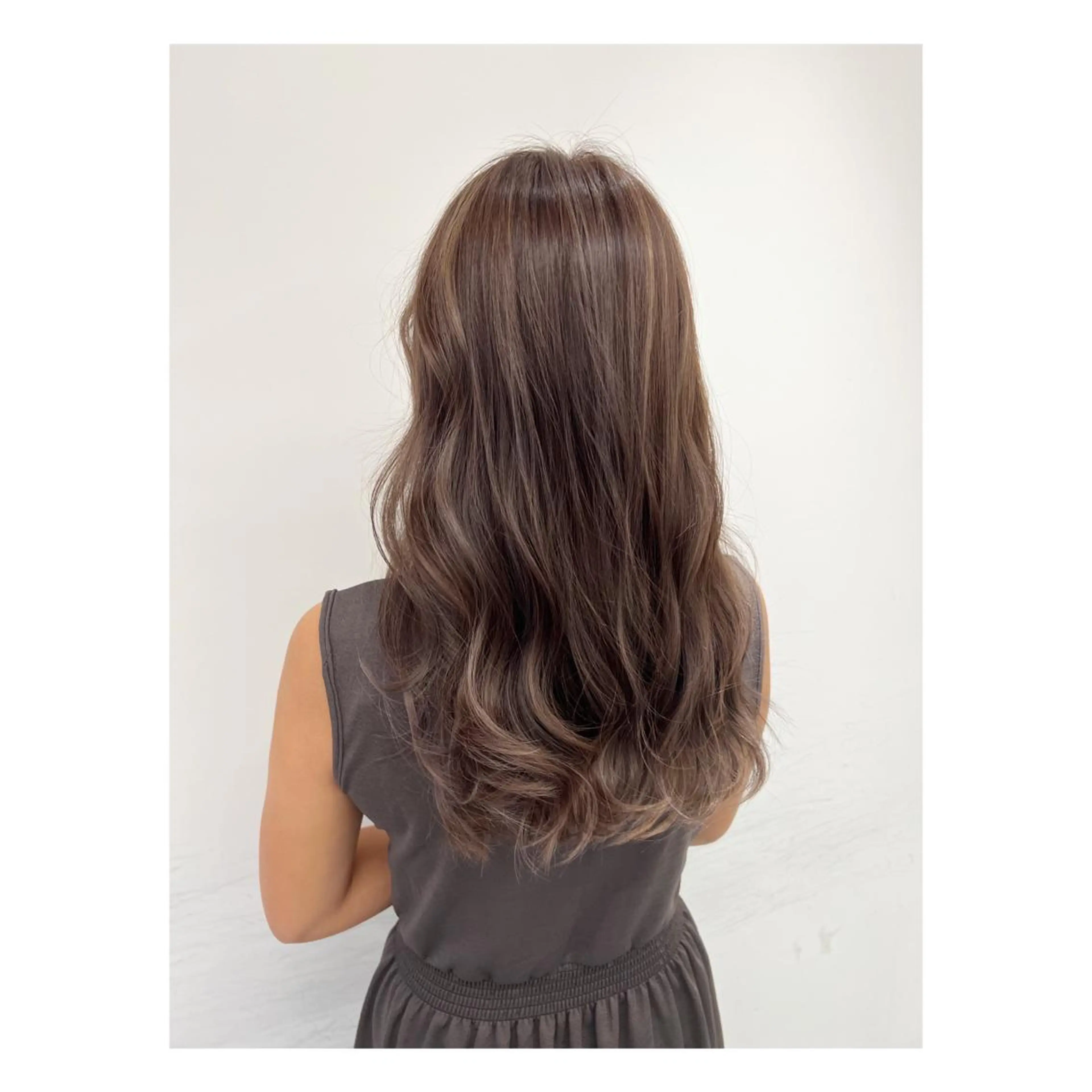 ロング カラー あらい なつみのヘアスタイル