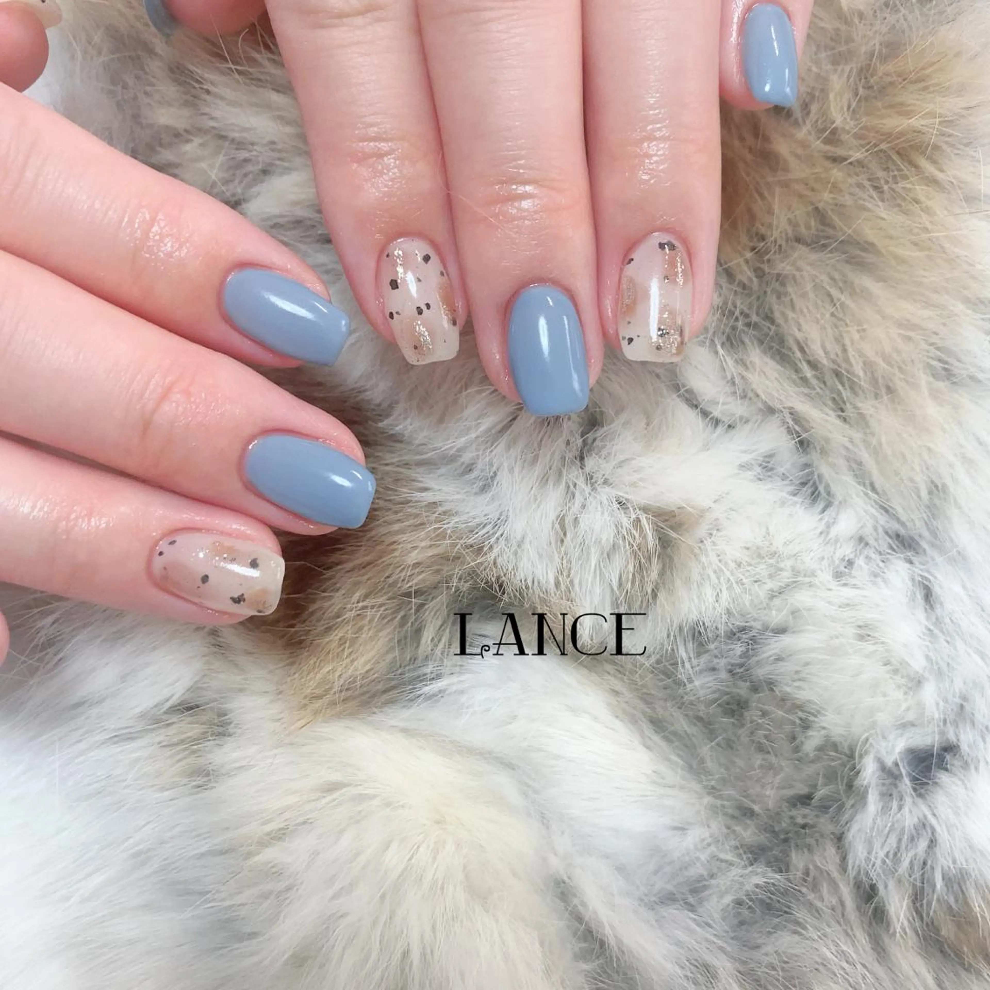 ミディアム ネイル オーロラネイル フレンチネイル キラキラネイル ワンホンネイル 冬ネイル ハンドネイル Lance nailのネイルデザイン