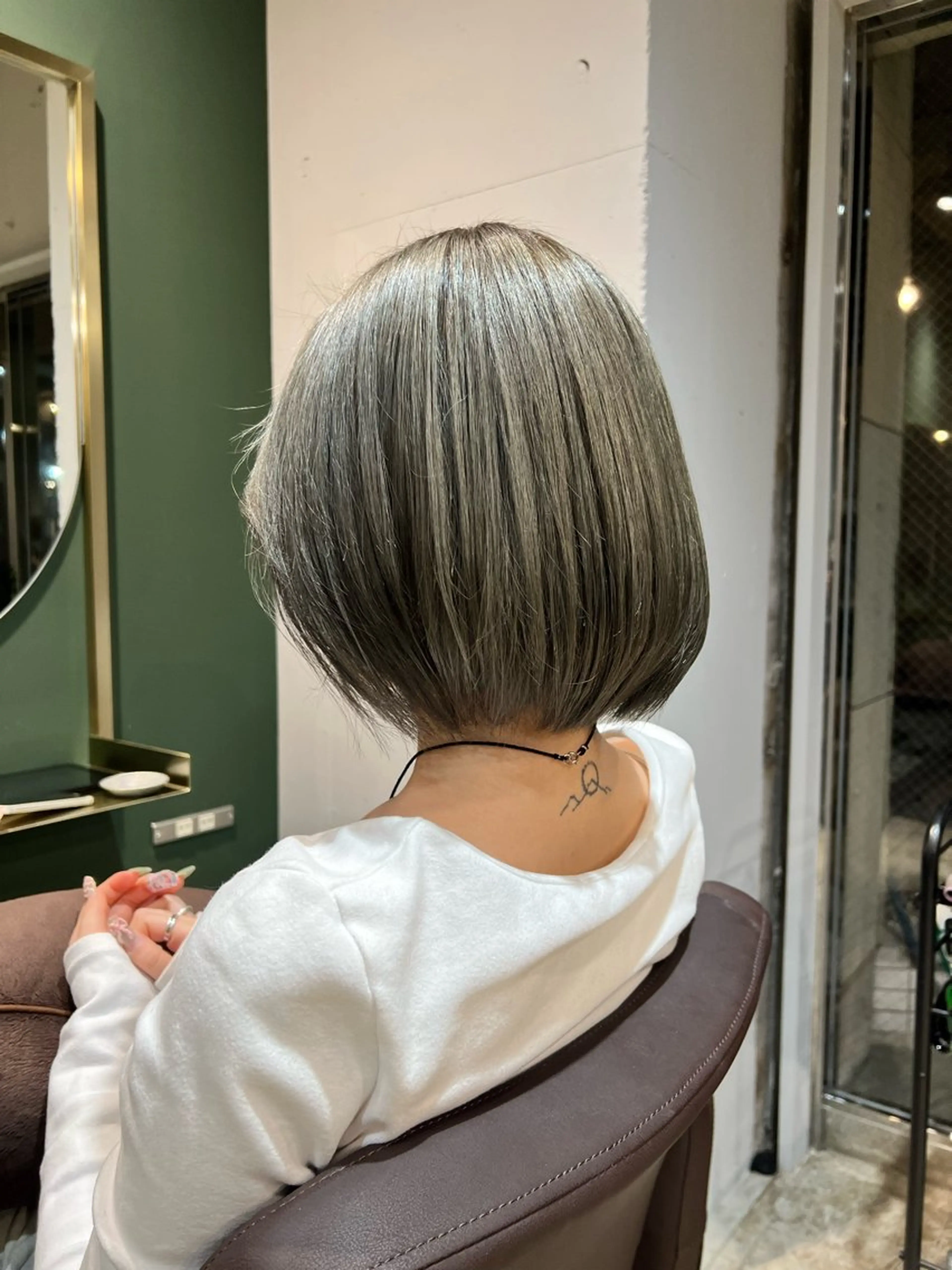 ミディアム カラー ブリーチ グレージュ ヘアカラー トリートメント ヘッドスパ カラースペシャリスト しょう🧑🏼‍🎨のヘアスタイル