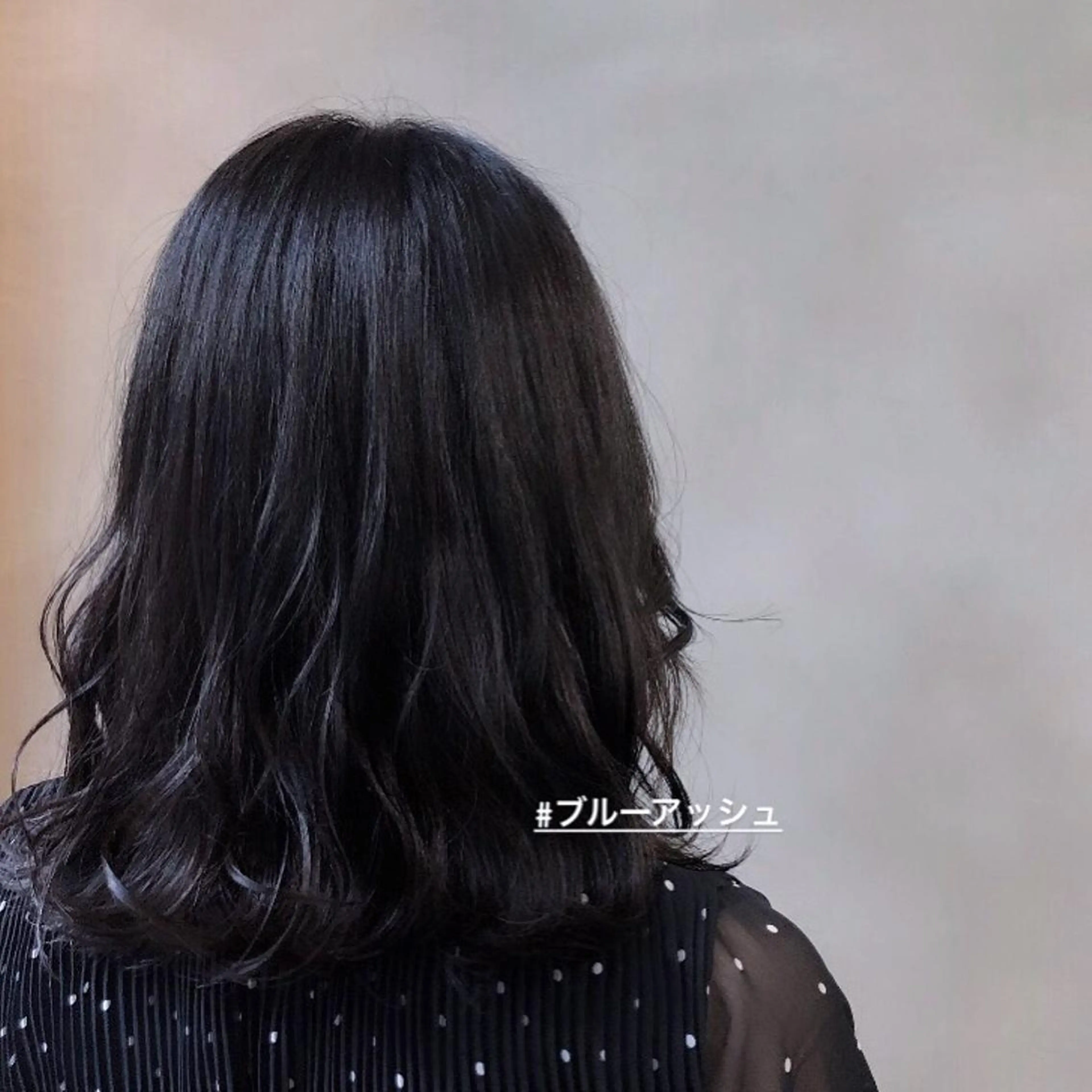 ミディアム 小林 愛花のヘアスタイル